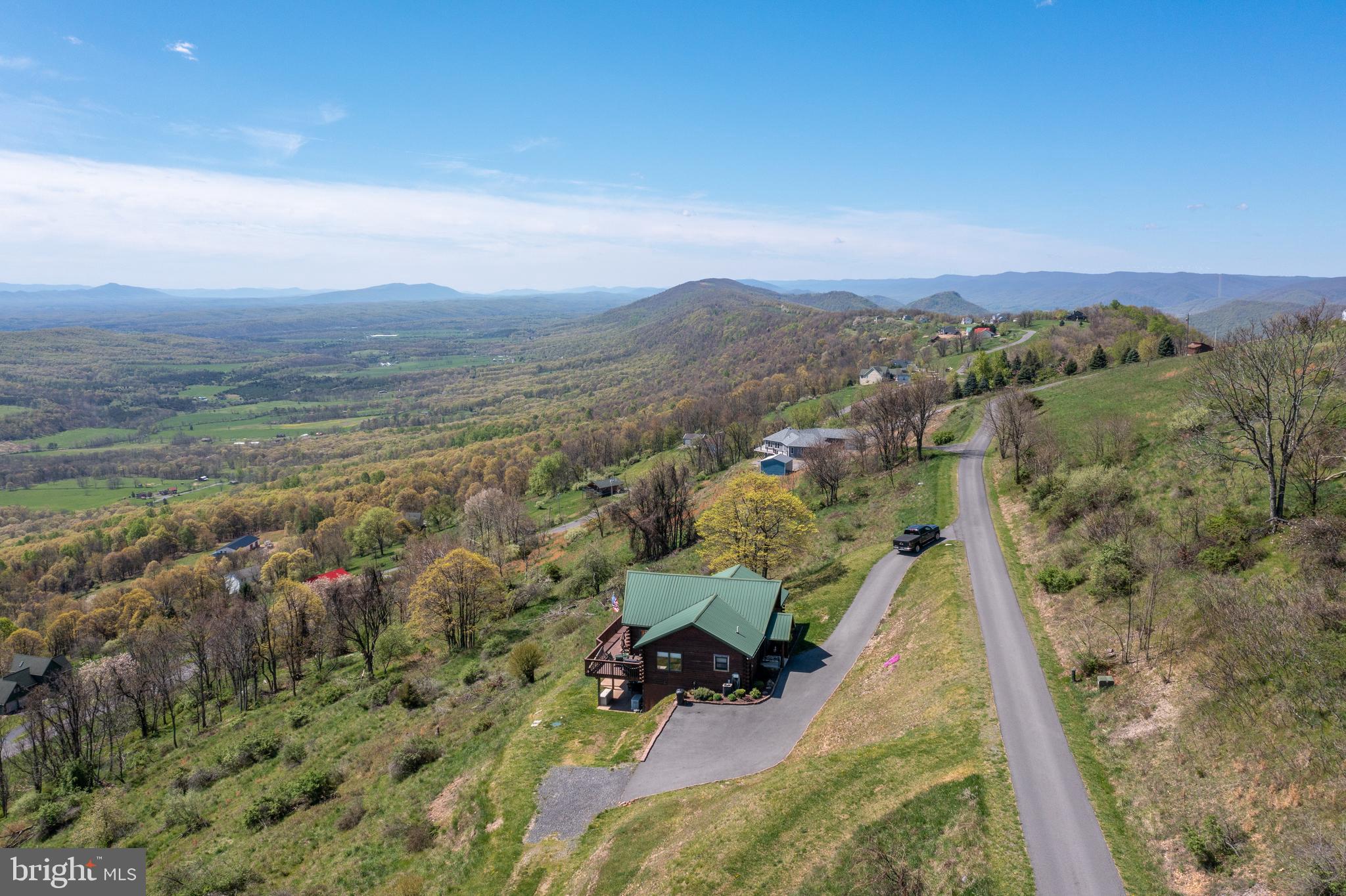 THE PINNACLE - Residential