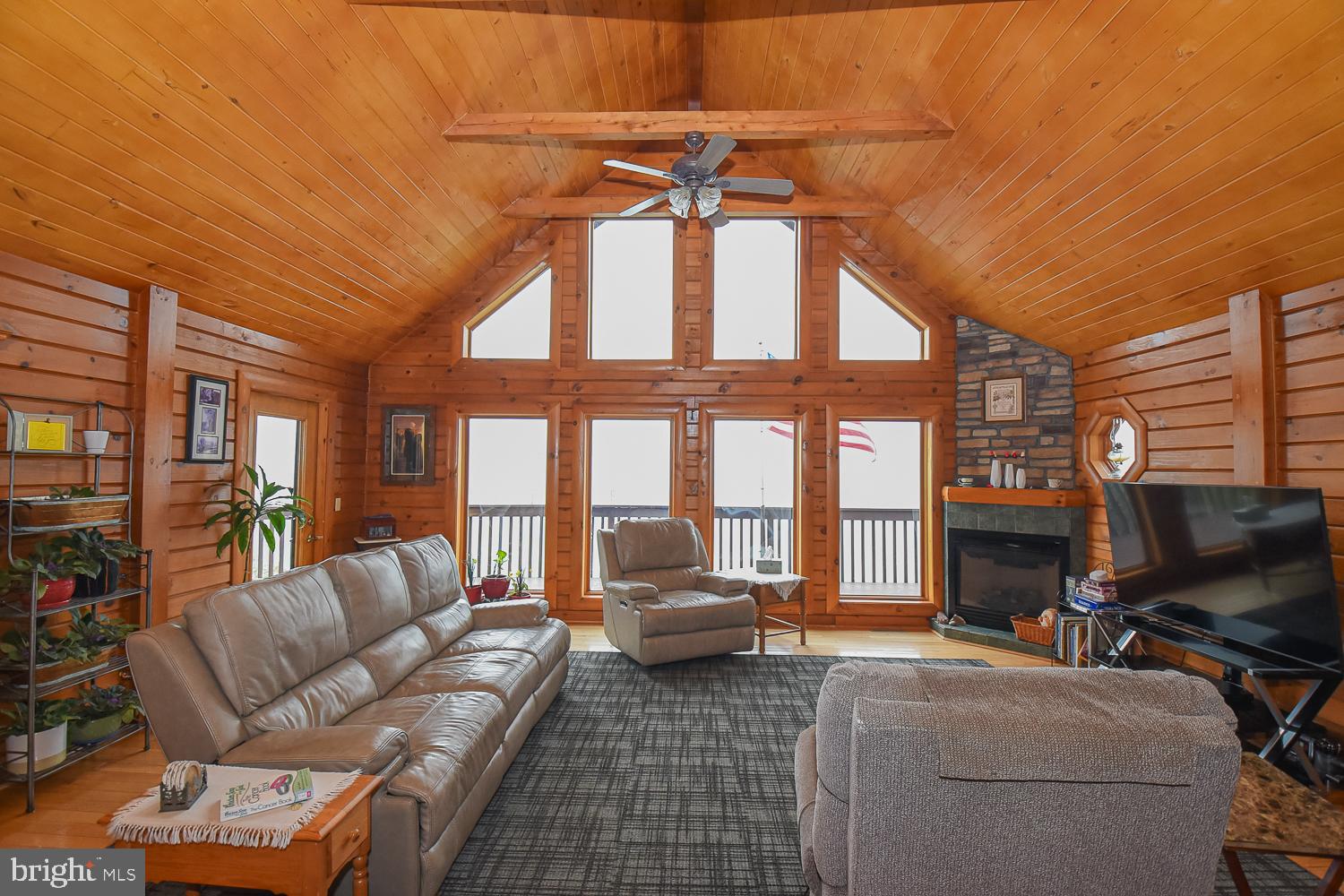 THE PINNACLE - Residential