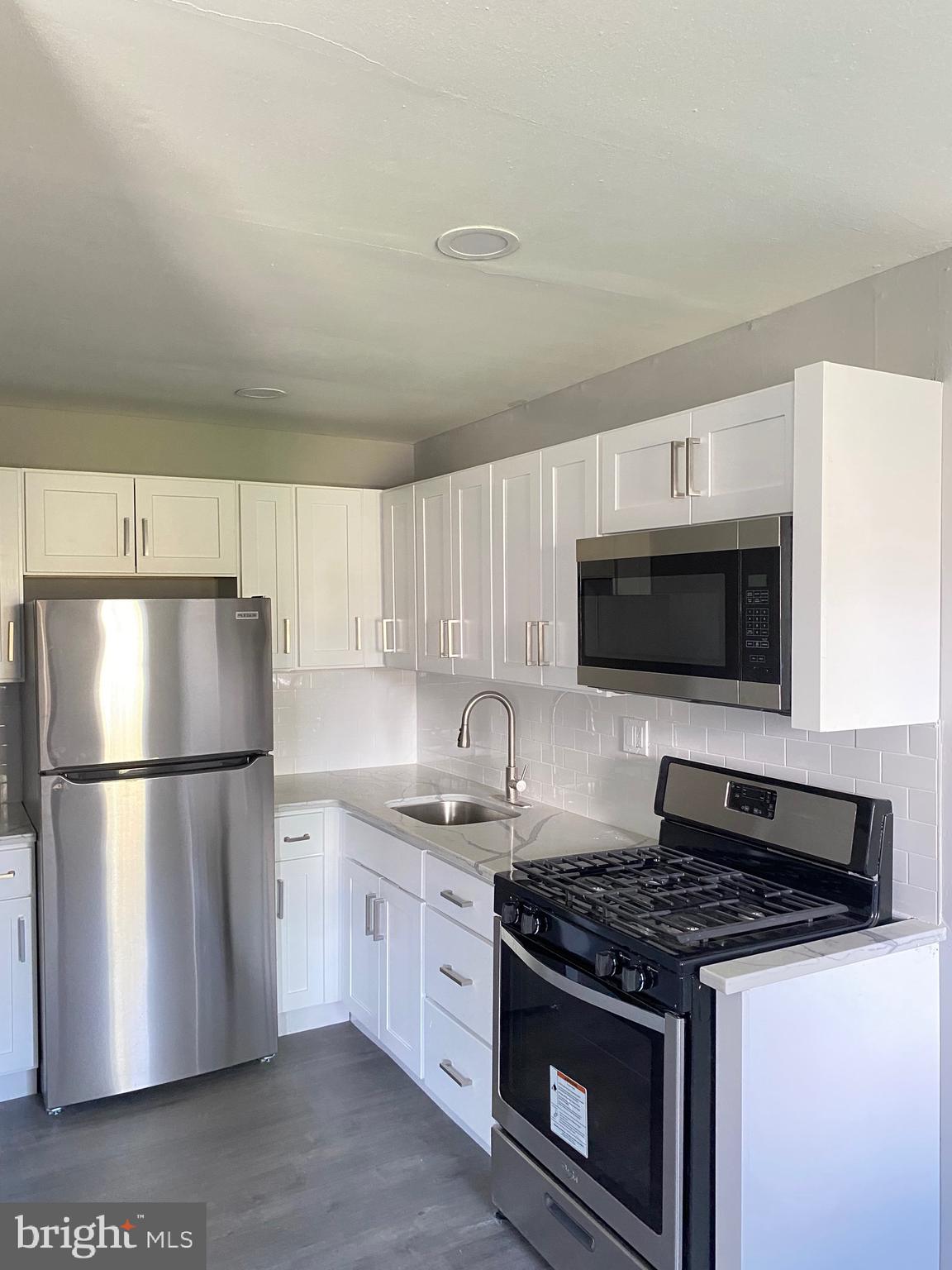 262 E CLIVEDEN STREET 10