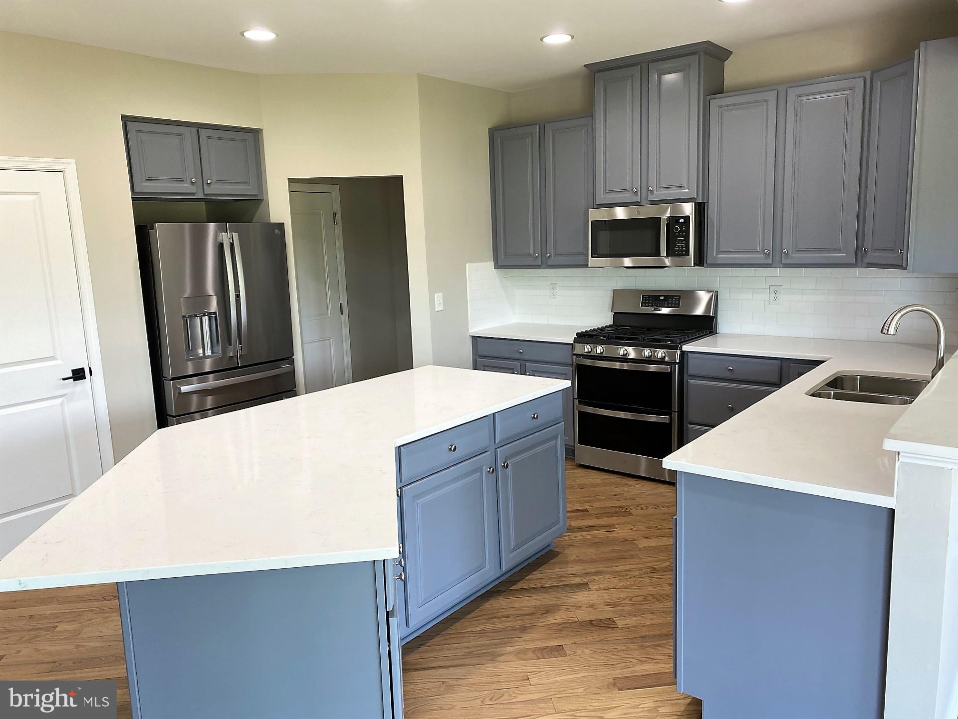 MONTGOMERY VIEW - Residential