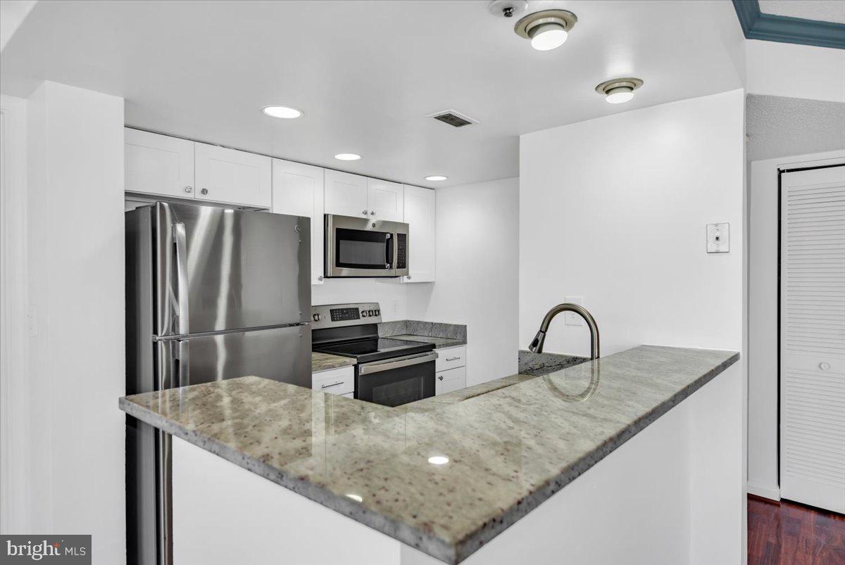 THE VISTAS - Residential Lease