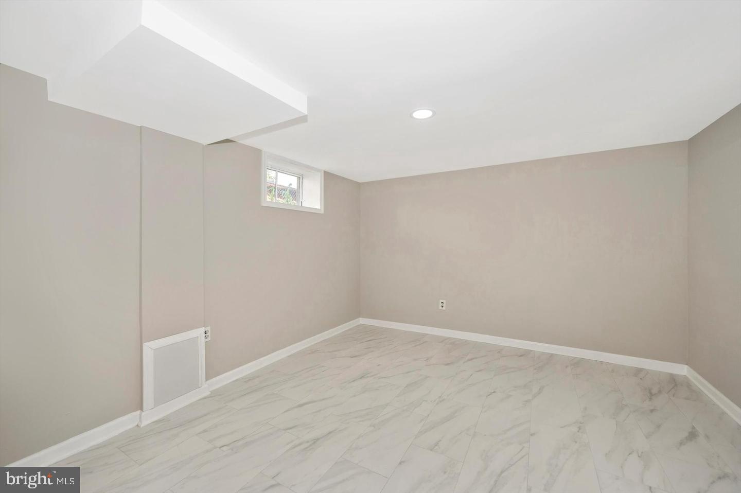 CATONSVILLE MANOR - Residential