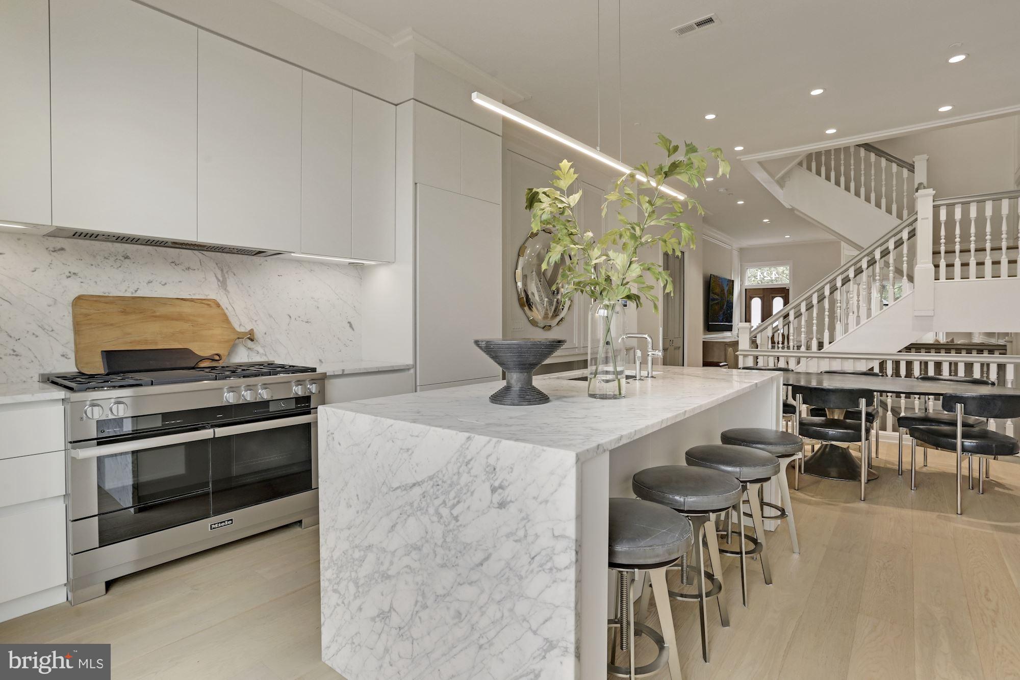 CAPITOL HILL - Residential