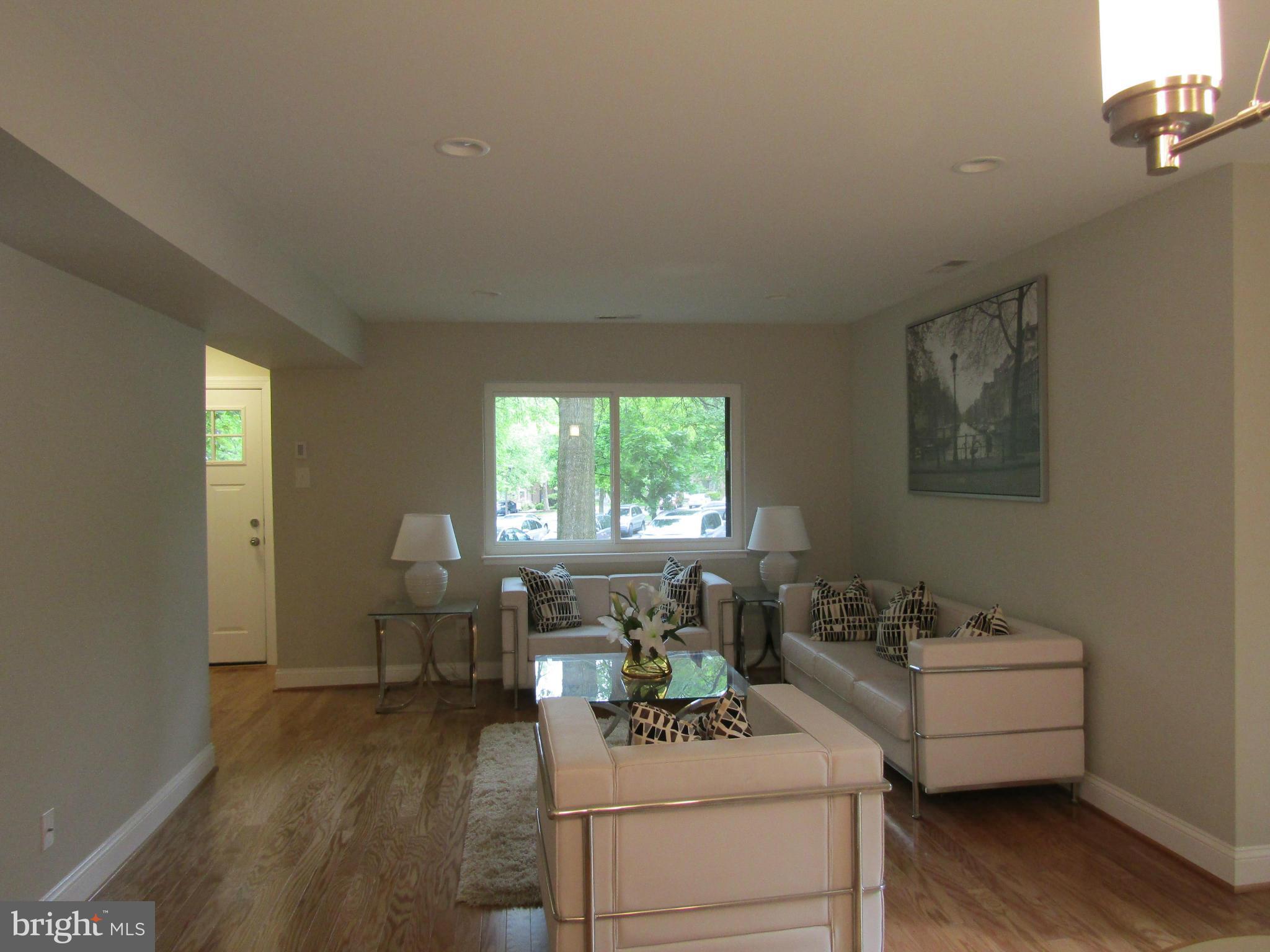 GLEN ORA-PLAT TWO> - Residential