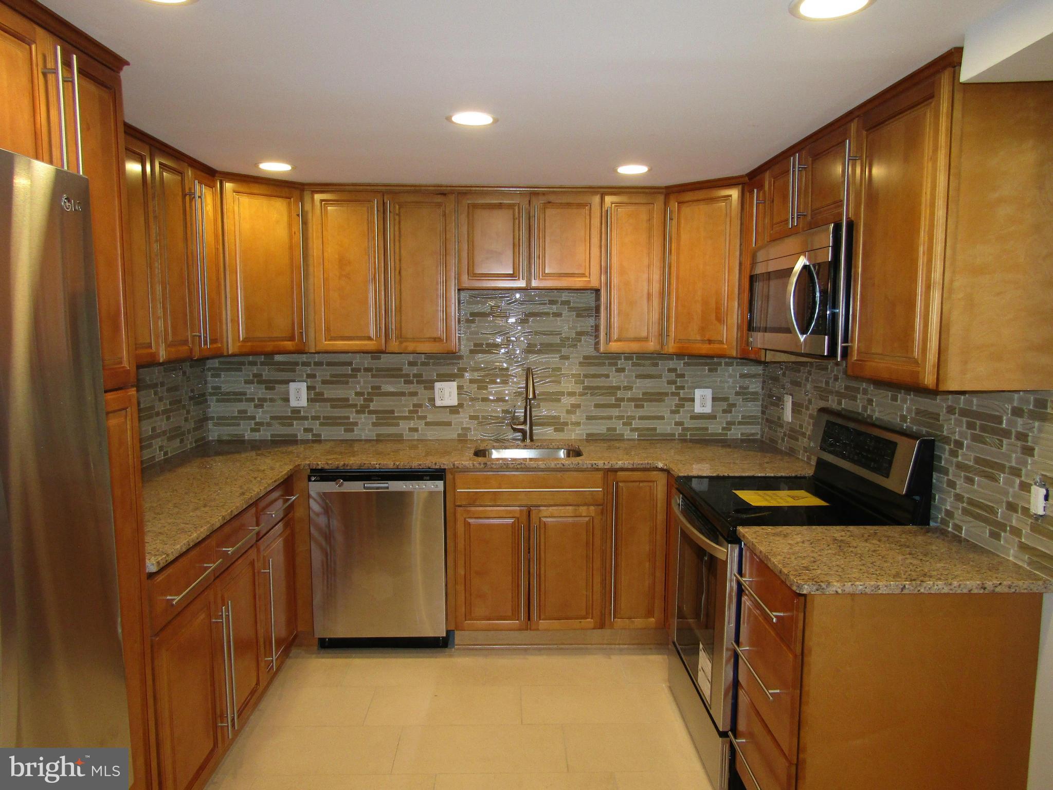 GLEN ORA-PLAT TWO> - Residential