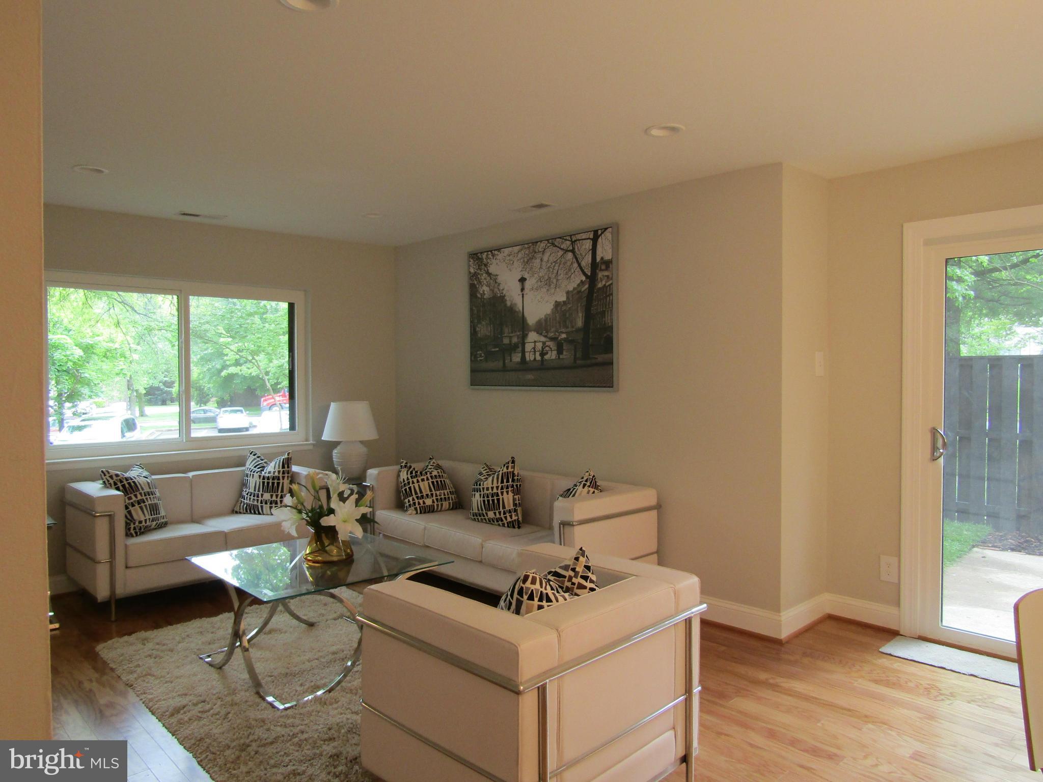 GLEN ORA-PLAT TWO> - Residential