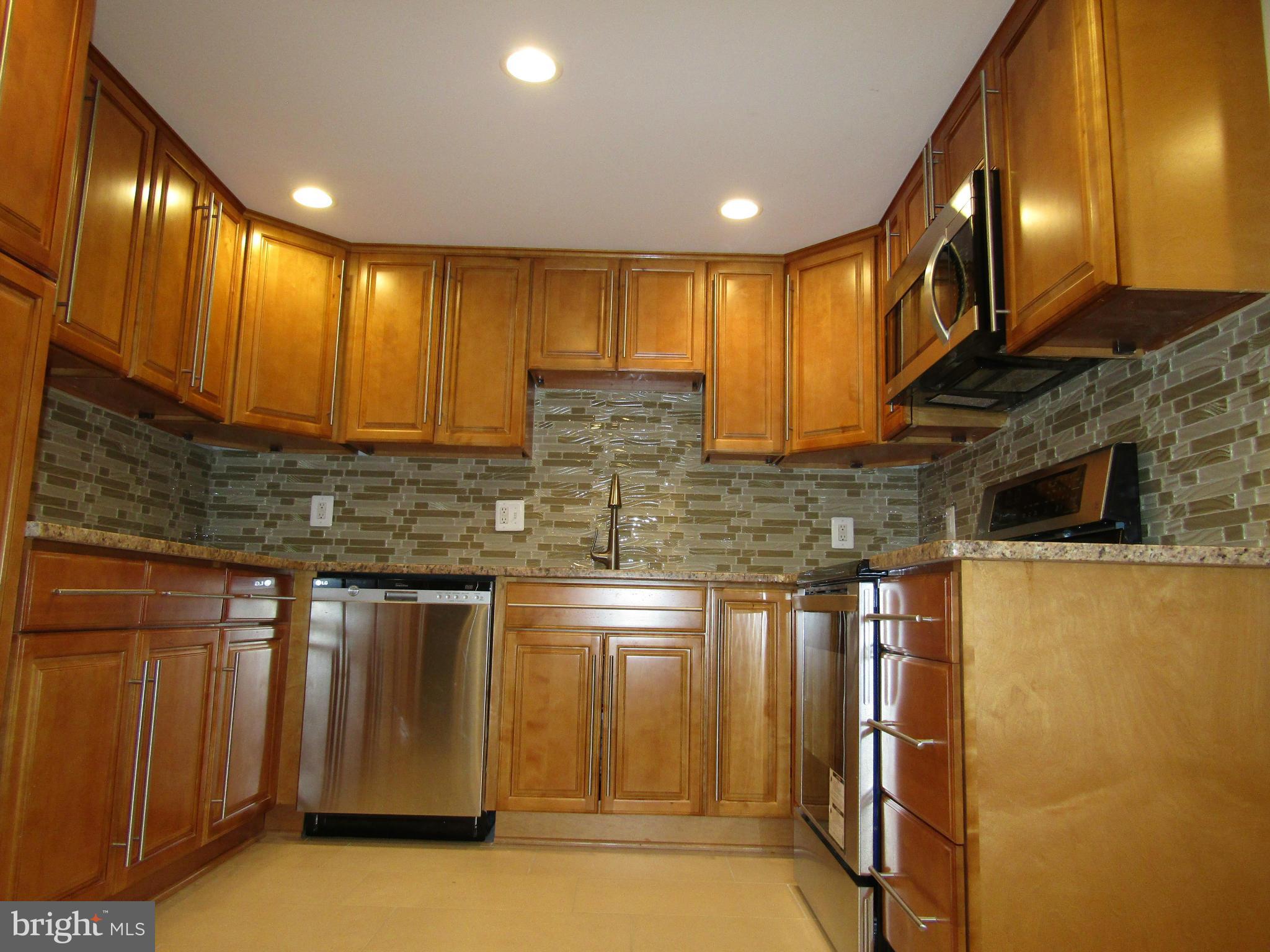 GLEN ORA-PLAT TWO> - Residential