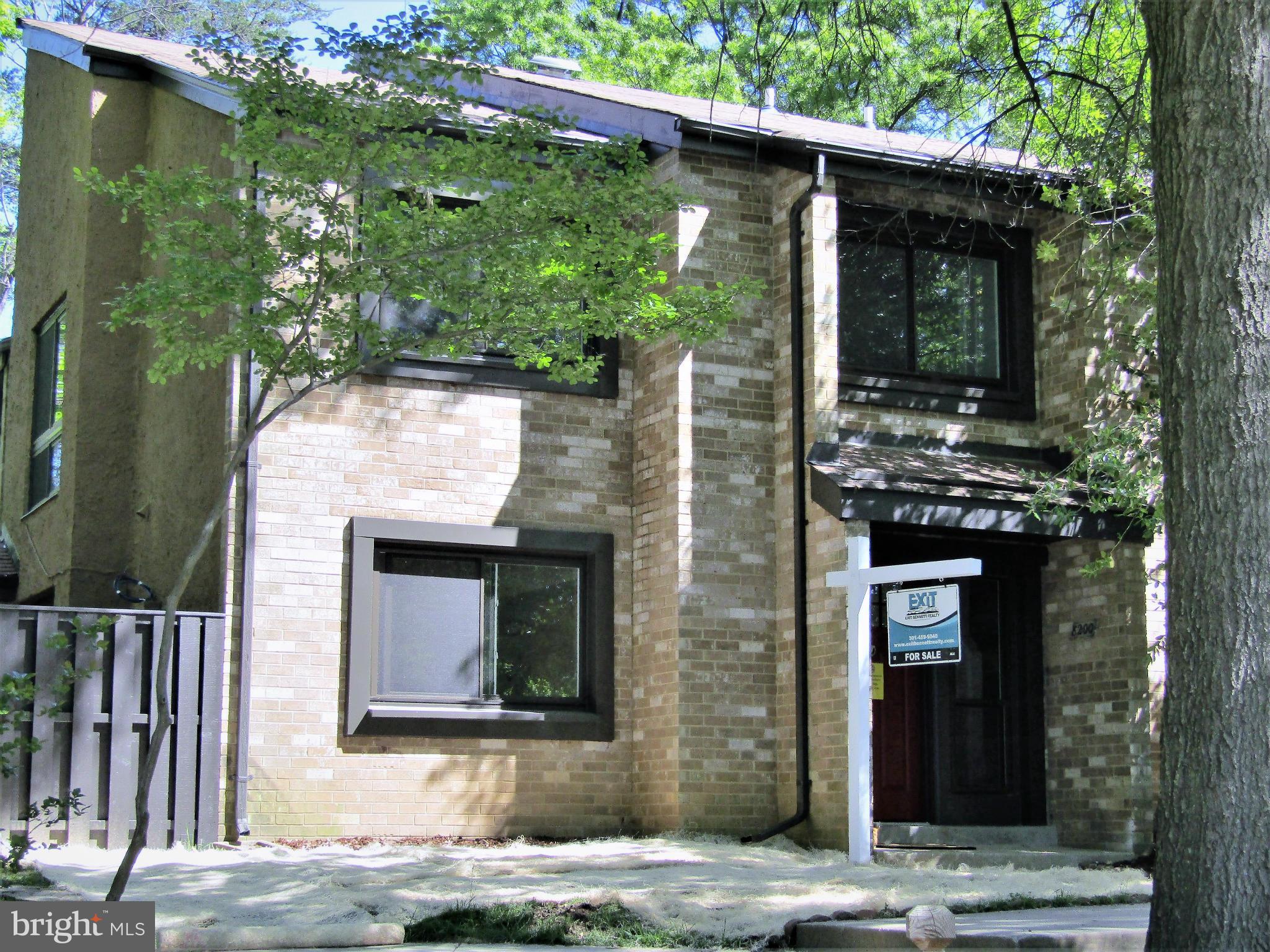 GLEN ORA-PLAT TWO> - Residential