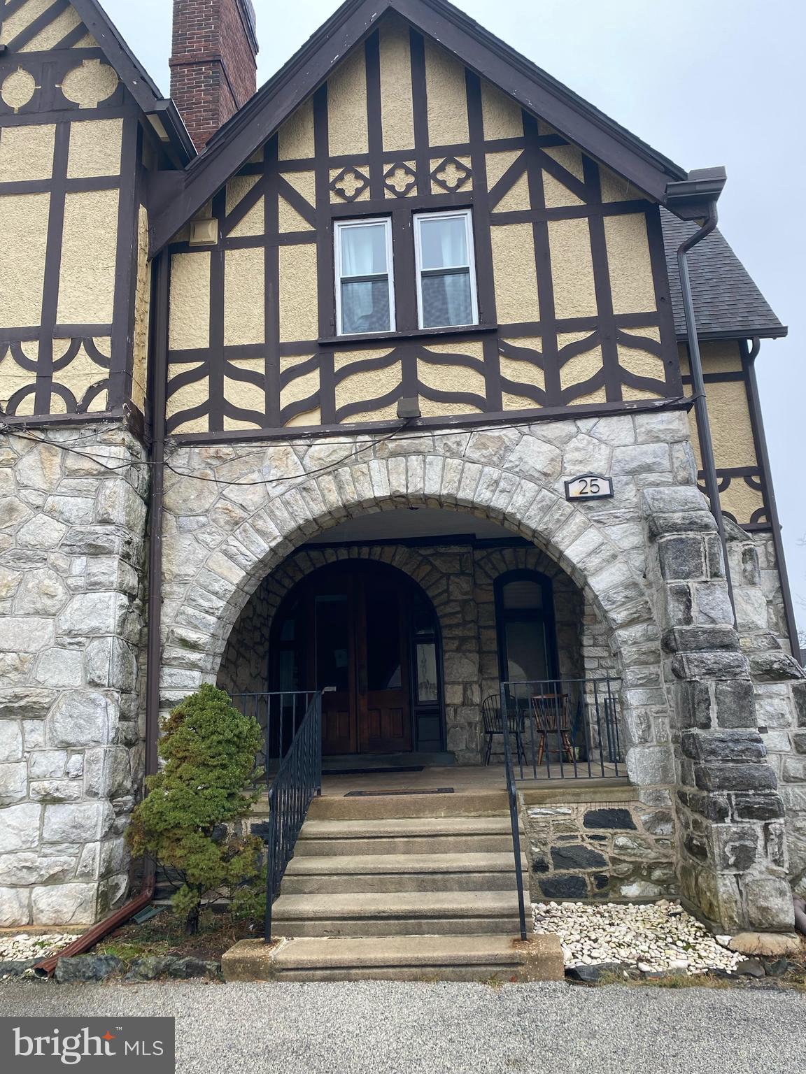 25 MONTROSE AVENUE 7