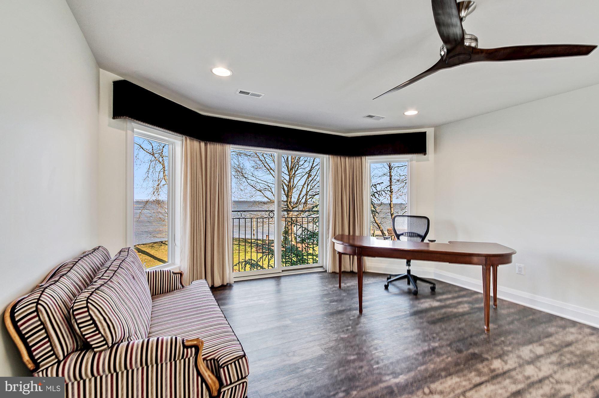 SHADY SIDE - Residential