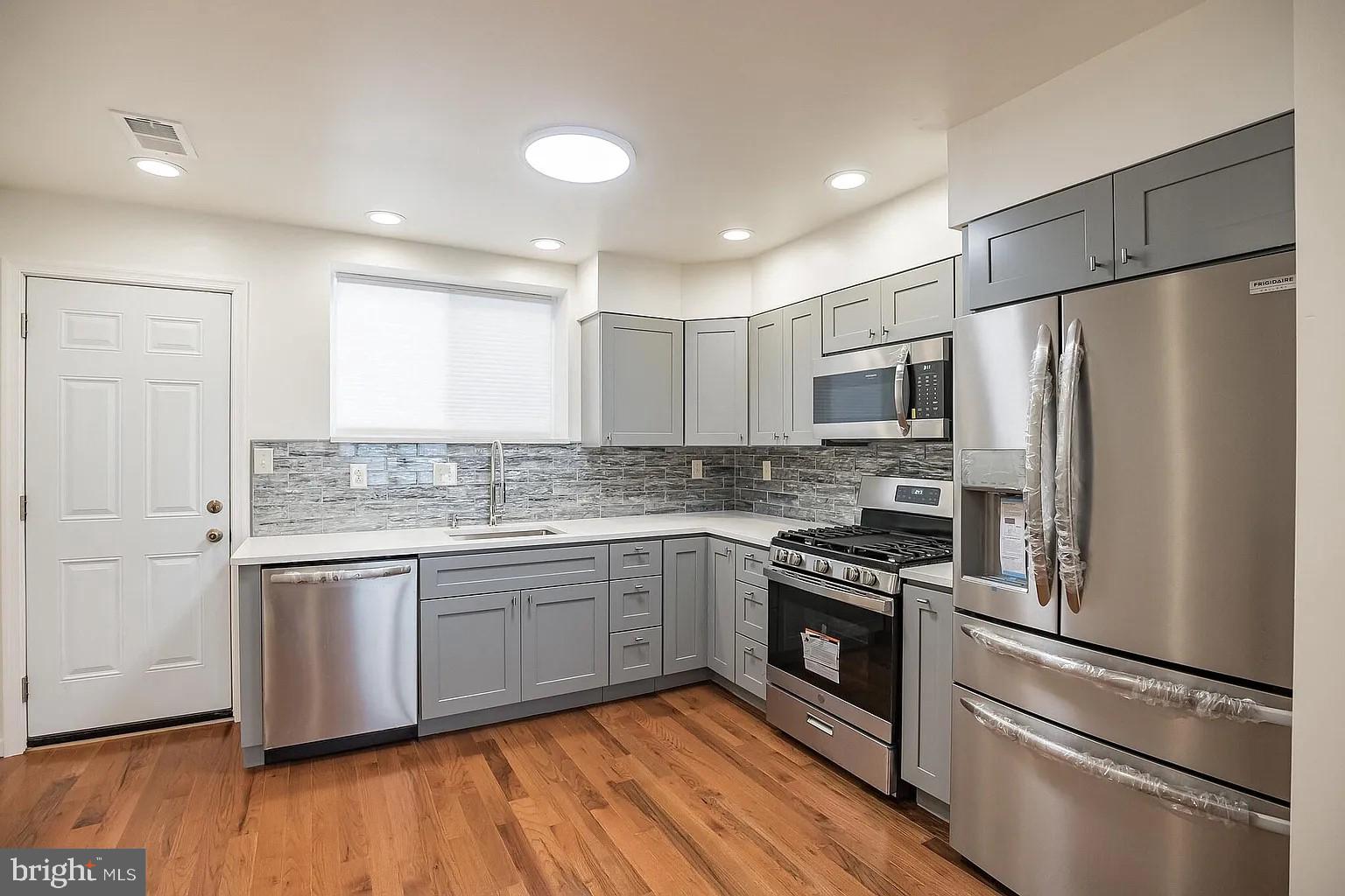 POINT BREEZE - Residential