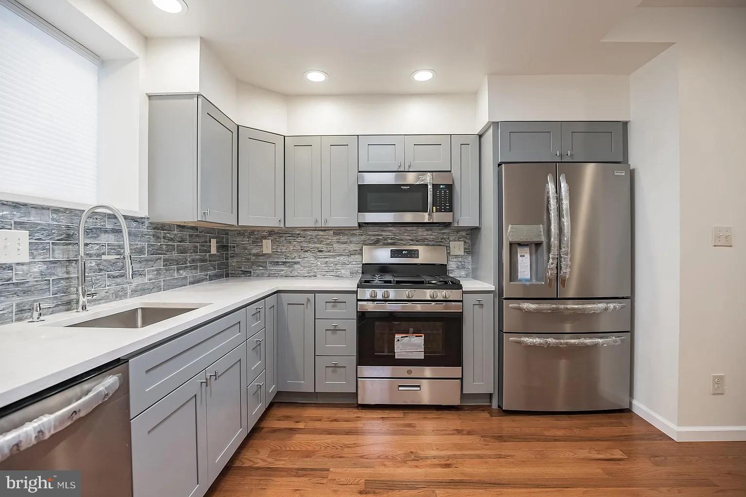 POINT BREEZE - Residential