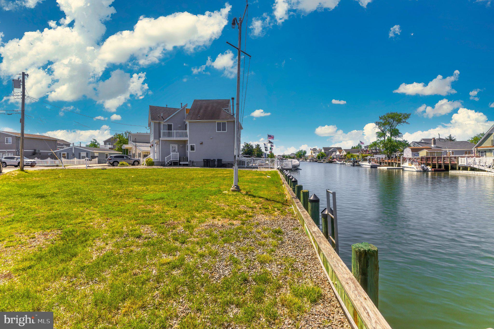44 W BOAT DRIVE