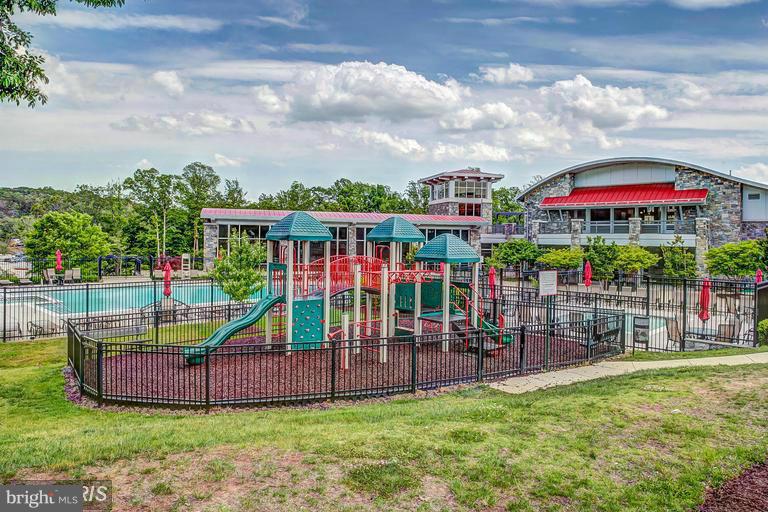 POTOMAC CLUB - Residential