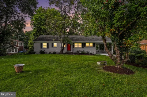 8714 Duvall Street, Fairfax, VA 22031 - #: VAFX2337466