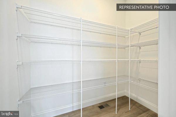 HICKORY POINTE - Residential