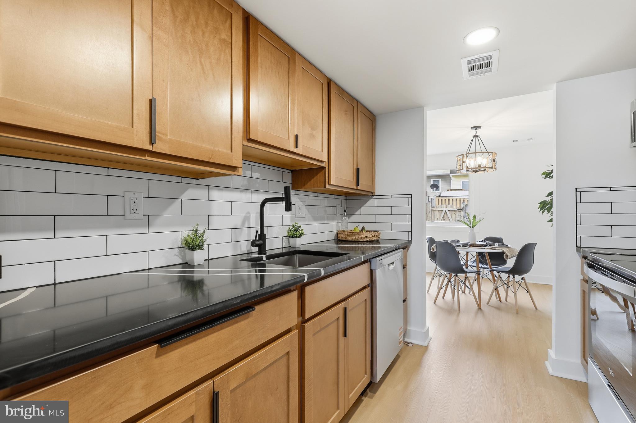 GLADE TOWN - Residential