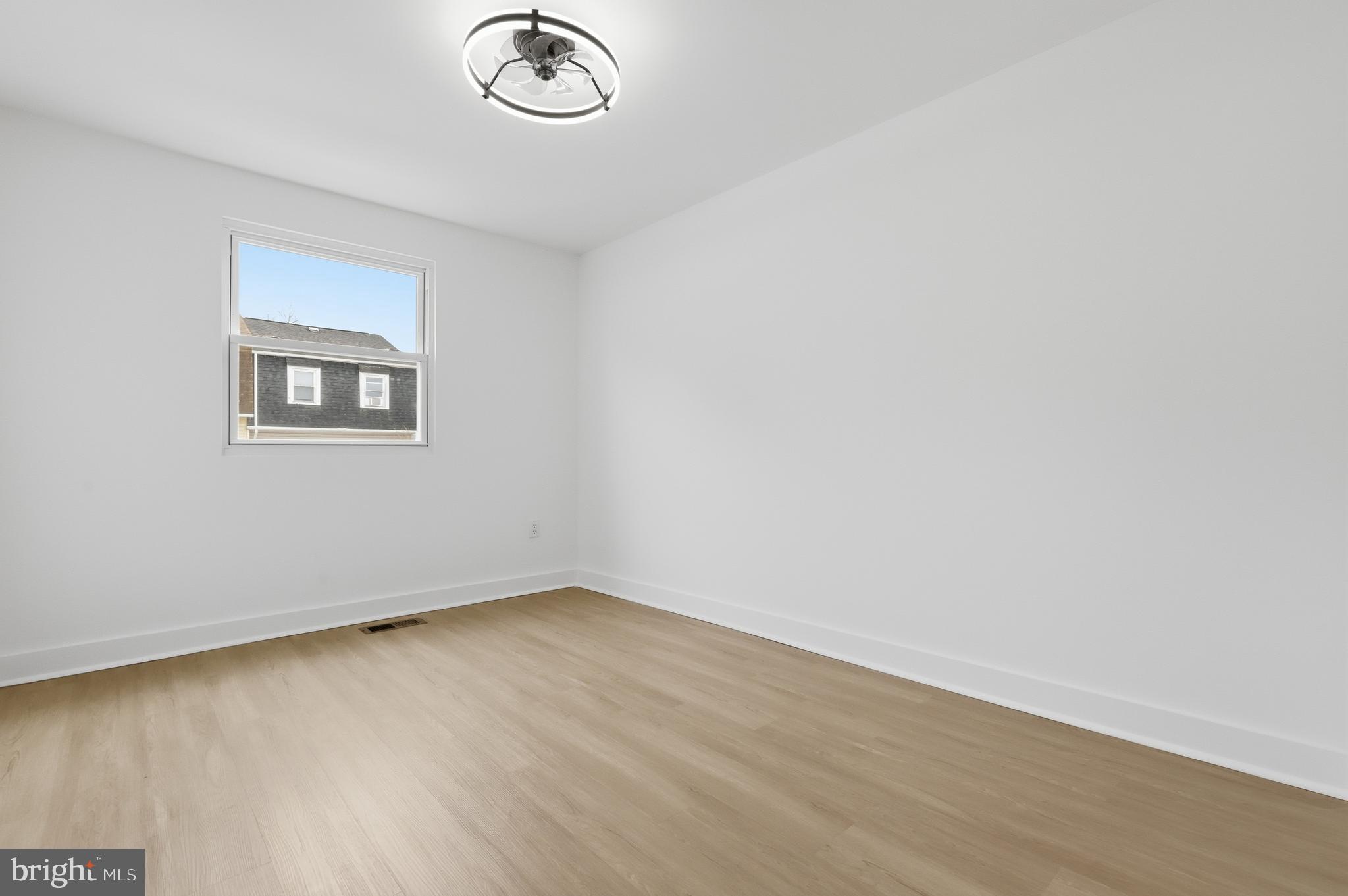 GLADE TOWN - Residential