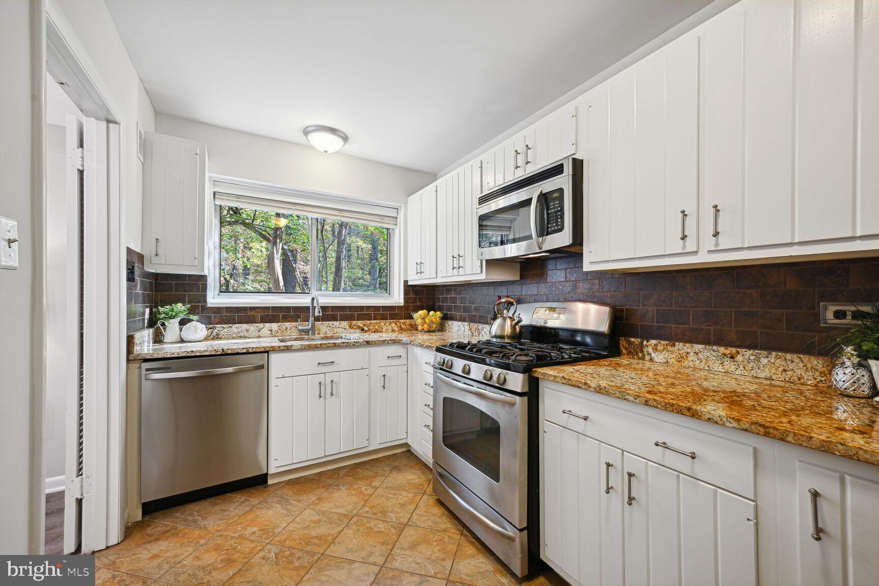 PARKSIDE CONDOMINIUMS - Residential Lease