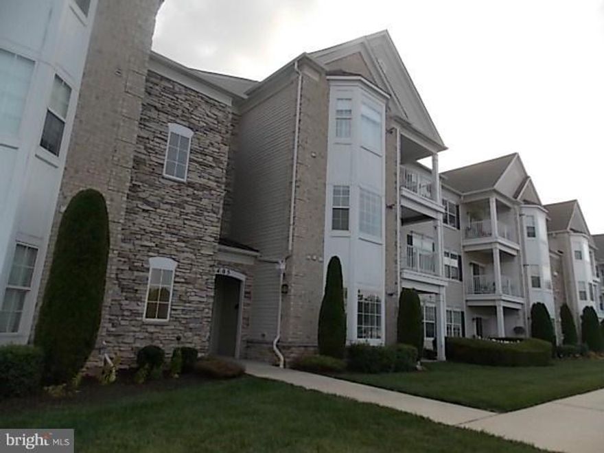 GROUND LEVEL SPACIOUS CONDO. MASTER SUITE WITH PRIVATE BATH AND DUAL CLOSETS. GAS FIREPLACE IN LIVING ROOM AND SLIDERS TO PATIO. CORNER UNIT AND BACKS TO OPEN VIEW. KITCHEN HAS LOTS OF COUNTER SPACE. LOTS OF TRIM THROUGH-OUT. HOME HAS 3 BEDROOMS AND 2 FULL BATHS. EASY ACCESS TO DOWN TOWN BEL AIR. CLOSE TO SHOPPING & ENTERTAINMENT. CLOSE TO PARKS AND RT 24. AGENTS VIEW GENERAL REMARKS FOR DETAILS.