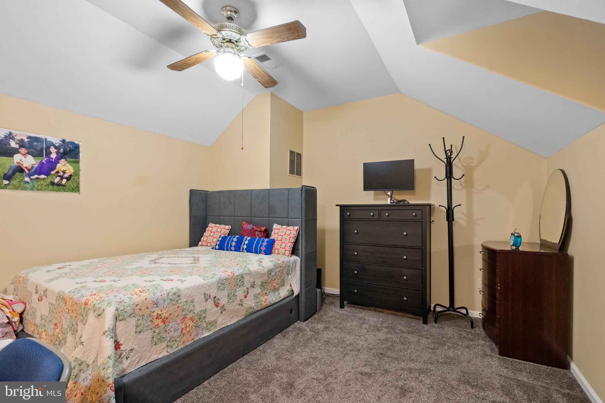 ASHBURN VILLAGE - Residential