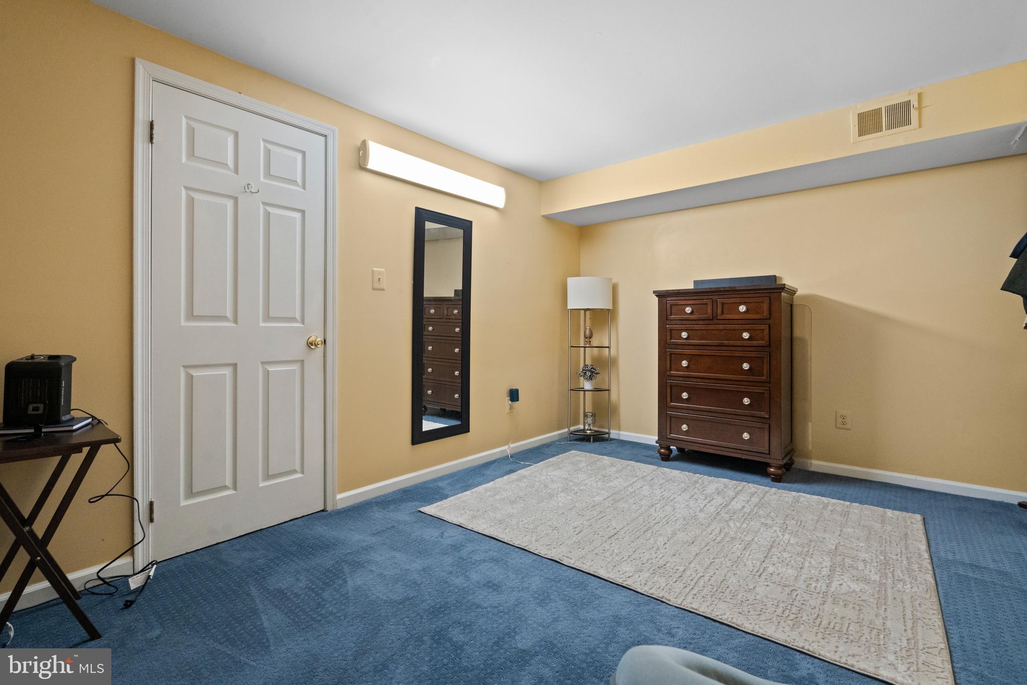 ASHBURN VILLAGE - Residential