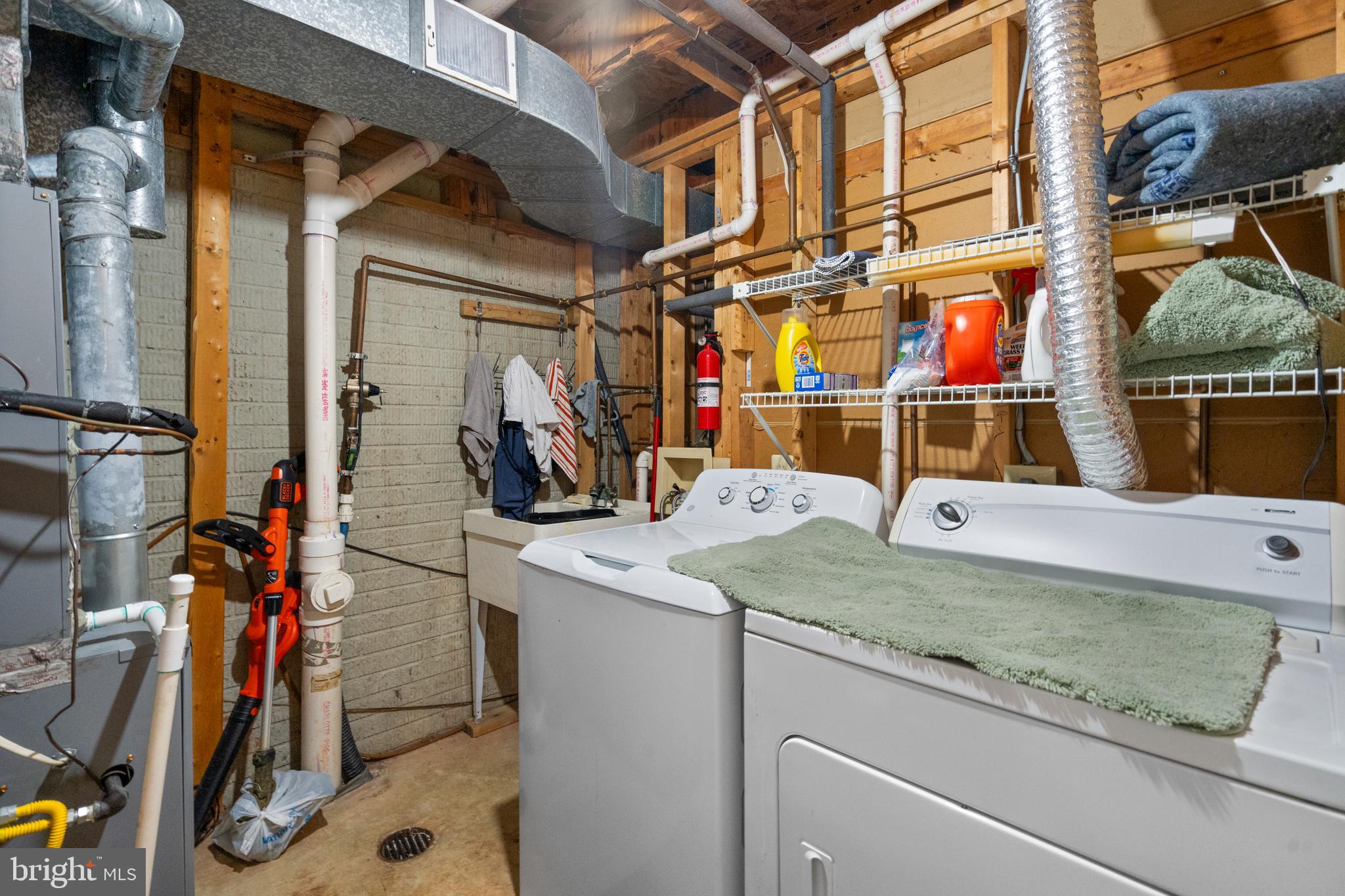 ASHBURN VILLAGE - Residential