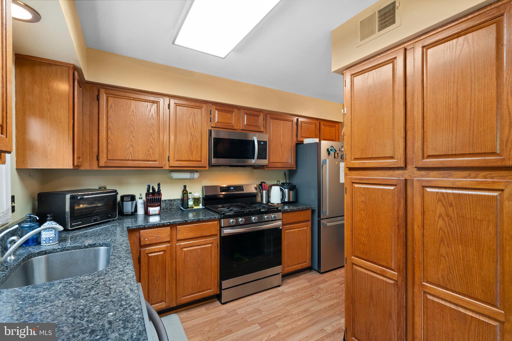 ASHBURN VILLAGE - Residential