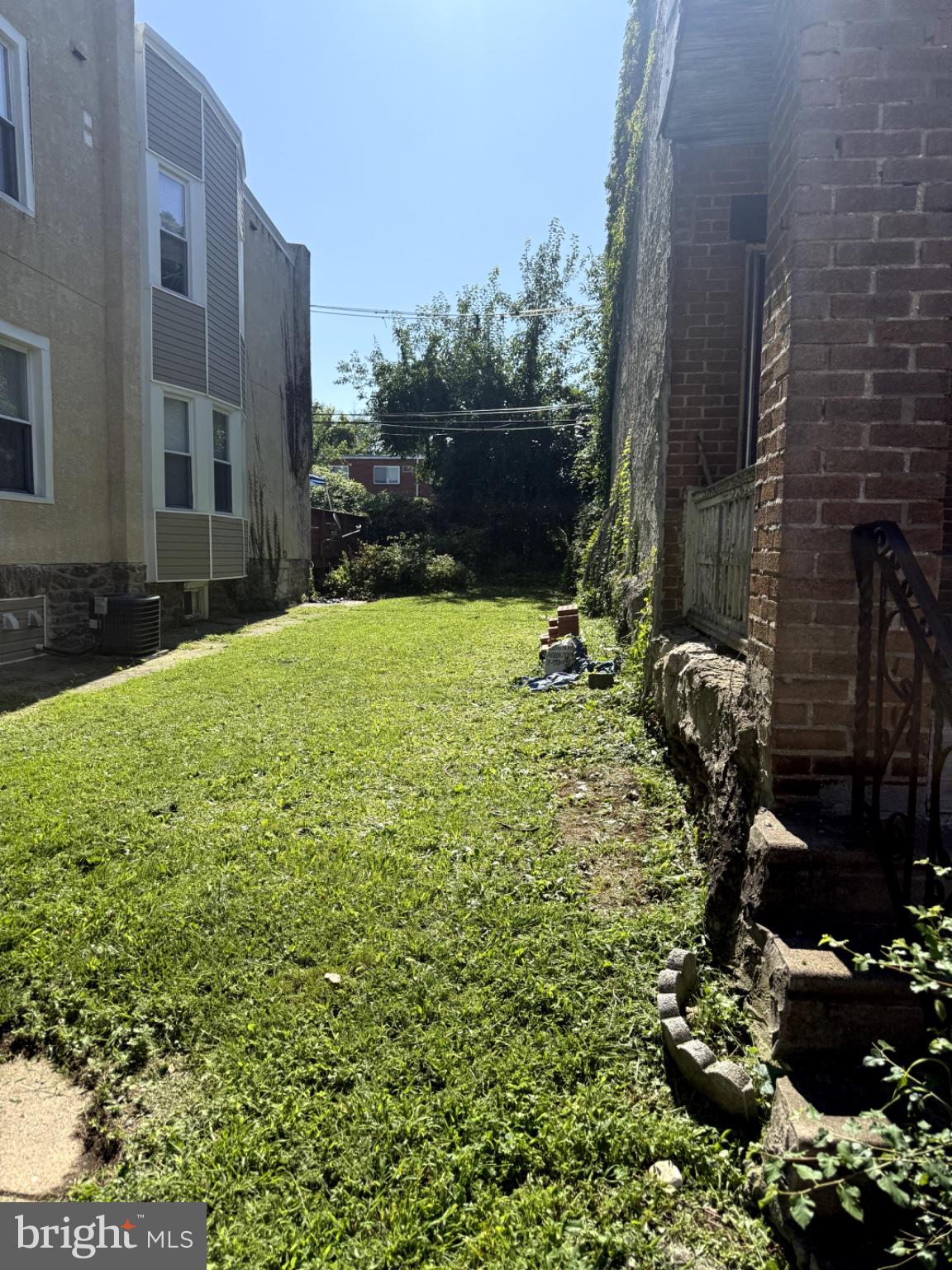 610 E LOCUST AVENUE
