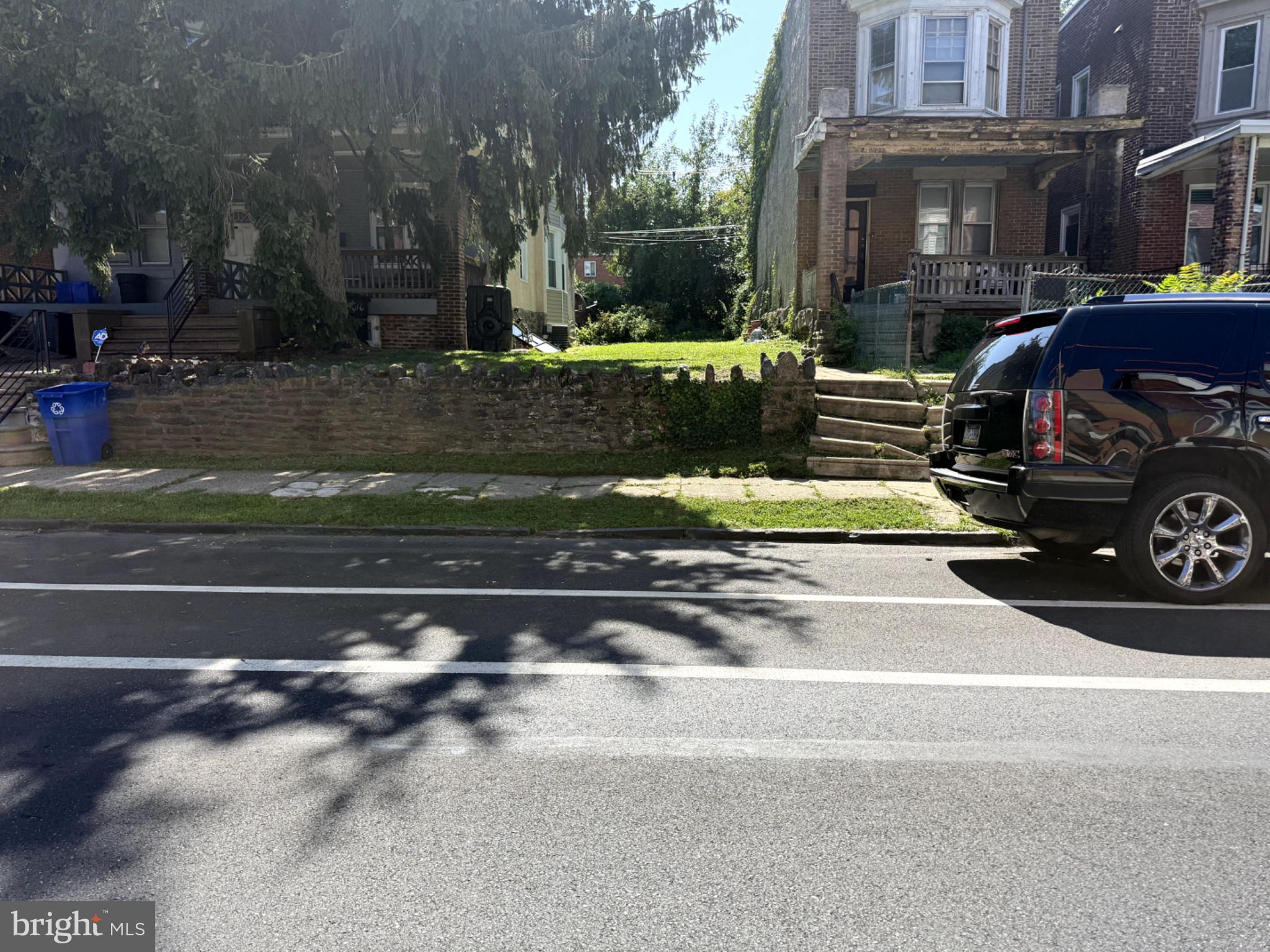 610 E LOCUST AVENUE