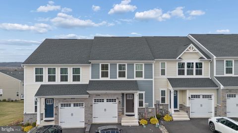Townhouse For Sale - 120 Arden Way<br/> DOWNINGTOWN, PA 19335