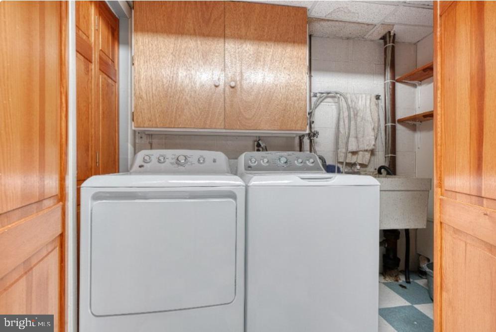 SAVAGE MEADOWS - Residential Lease