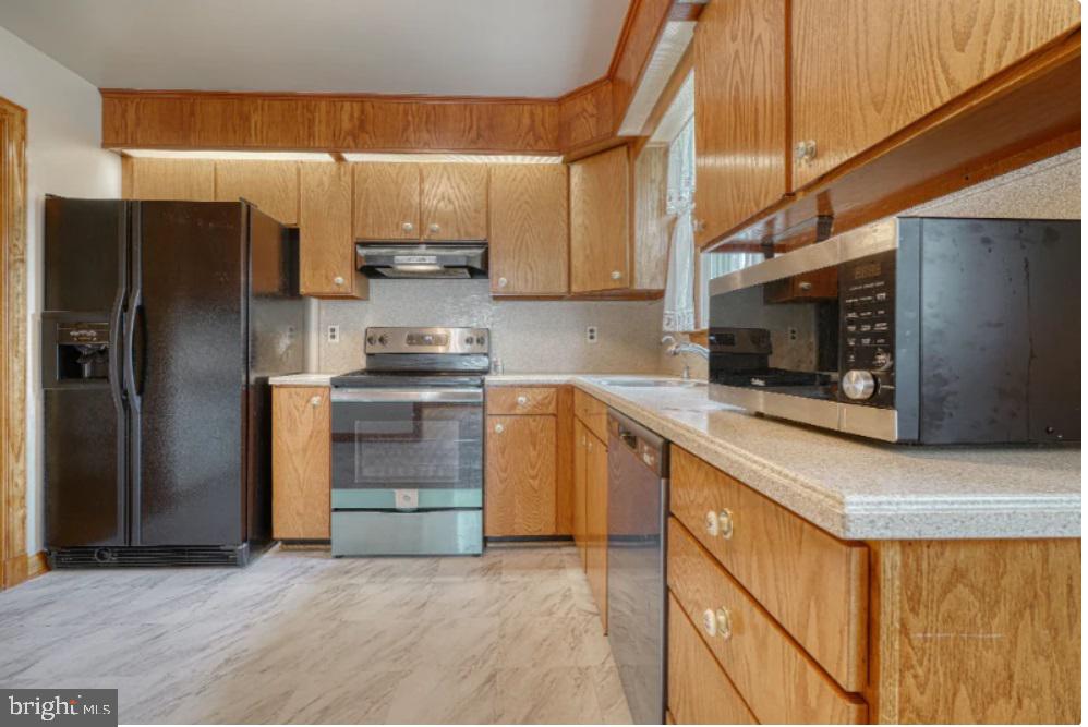 SAVAGE MEADOWS - Residential Lease