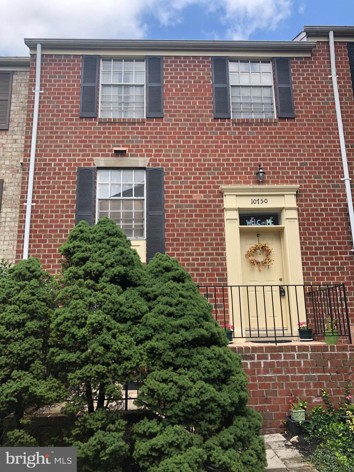 Spacious Howard Townhome off of Hickory Ridge Rd. near College, Hospital and downtown amenities including Shopping , Dining, Entertainment venues, Lakes and more.
Home includes 4 bedrooms and 3.5 baths. Home needs to be updated. Price reflects condition of the home.
Home is being sold in As Is Condition.