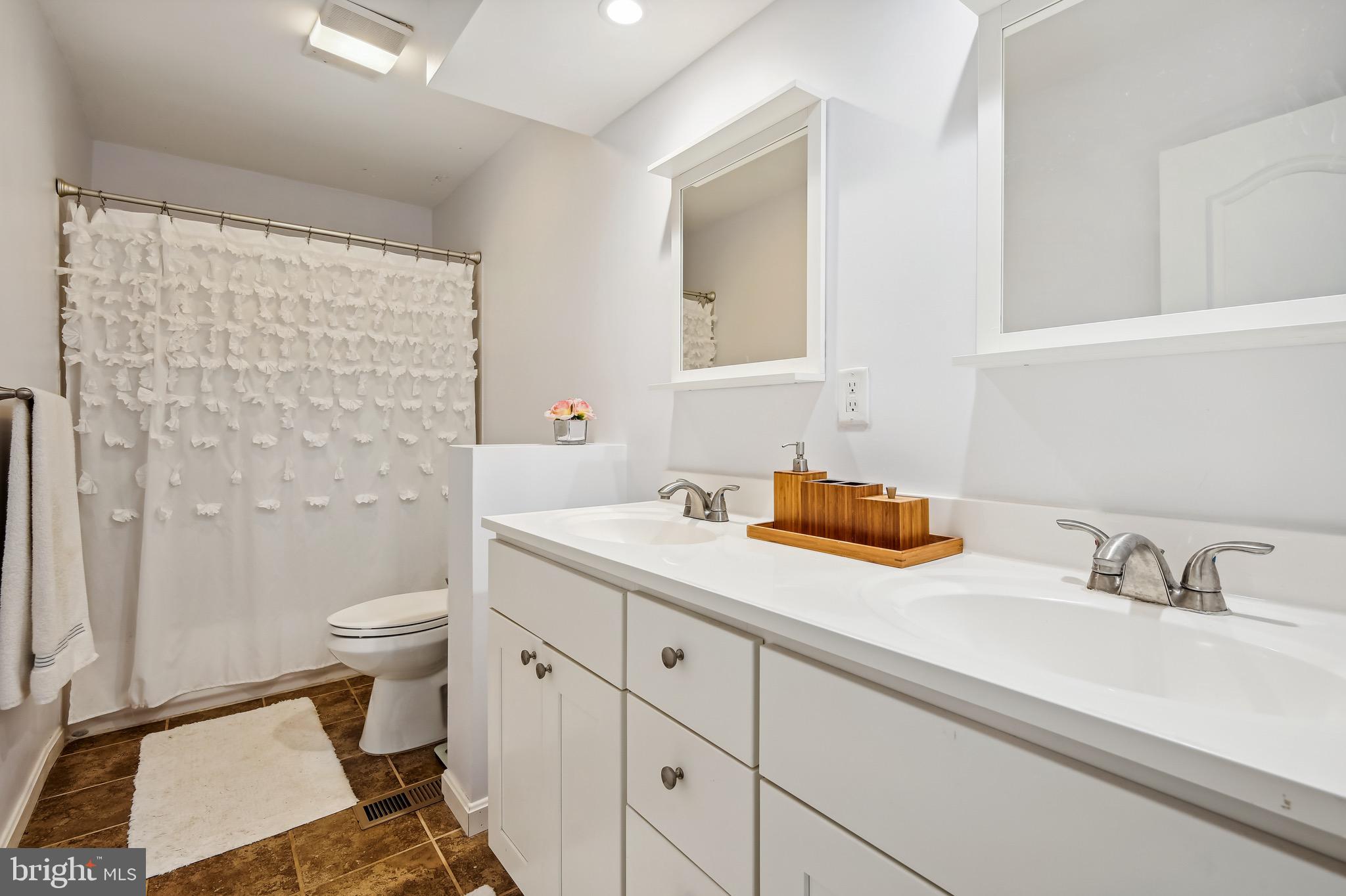 OYSTER HARBOR - Residential