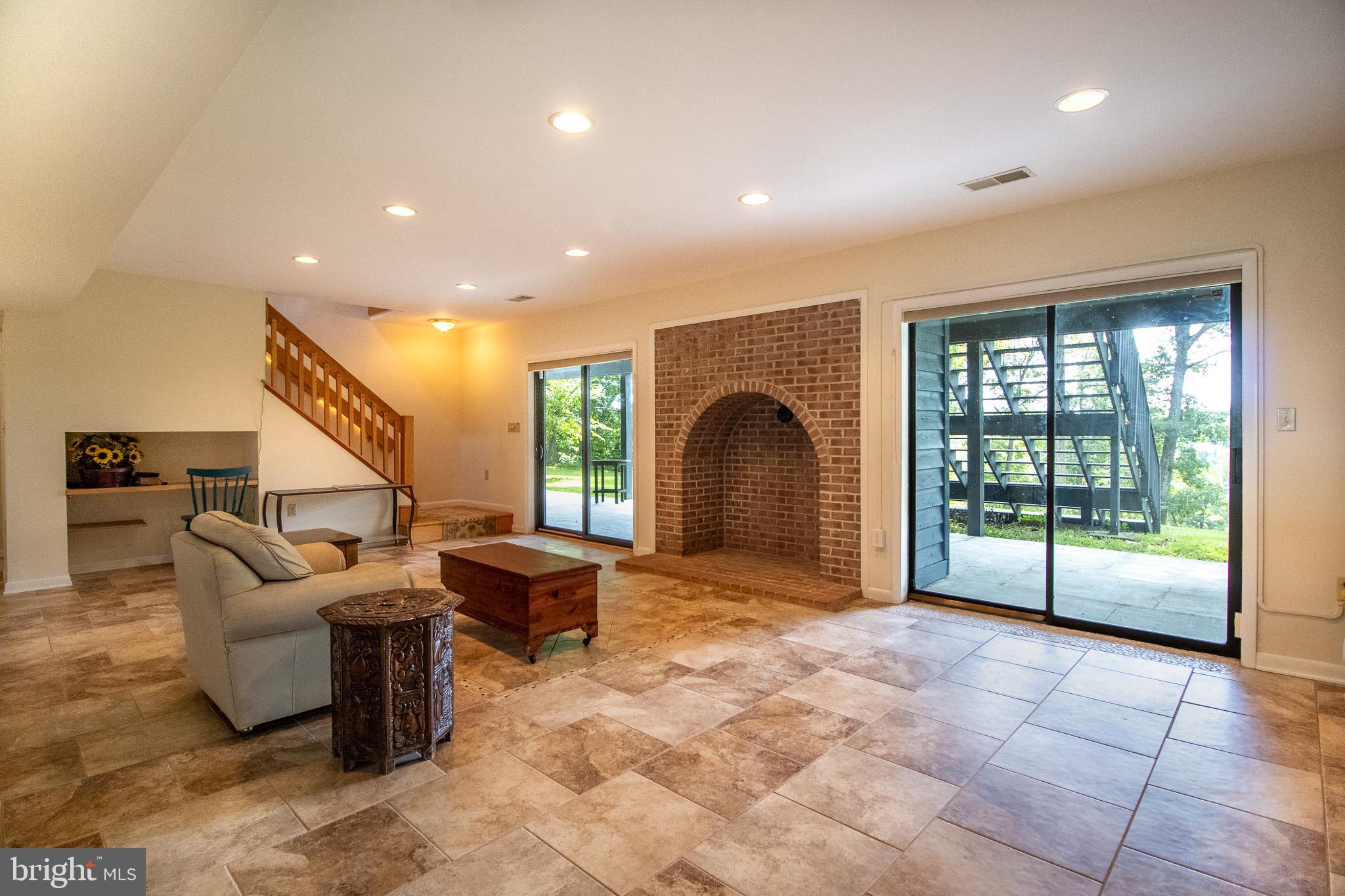 WHITINGS NECK FARM ESTATES - Residential