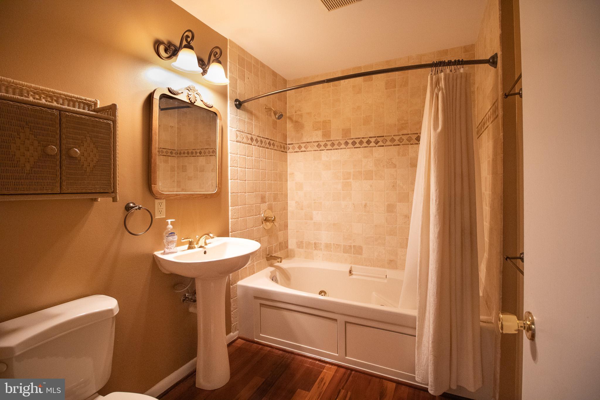 WHITINGS NECK FARM ESTATES - Residential