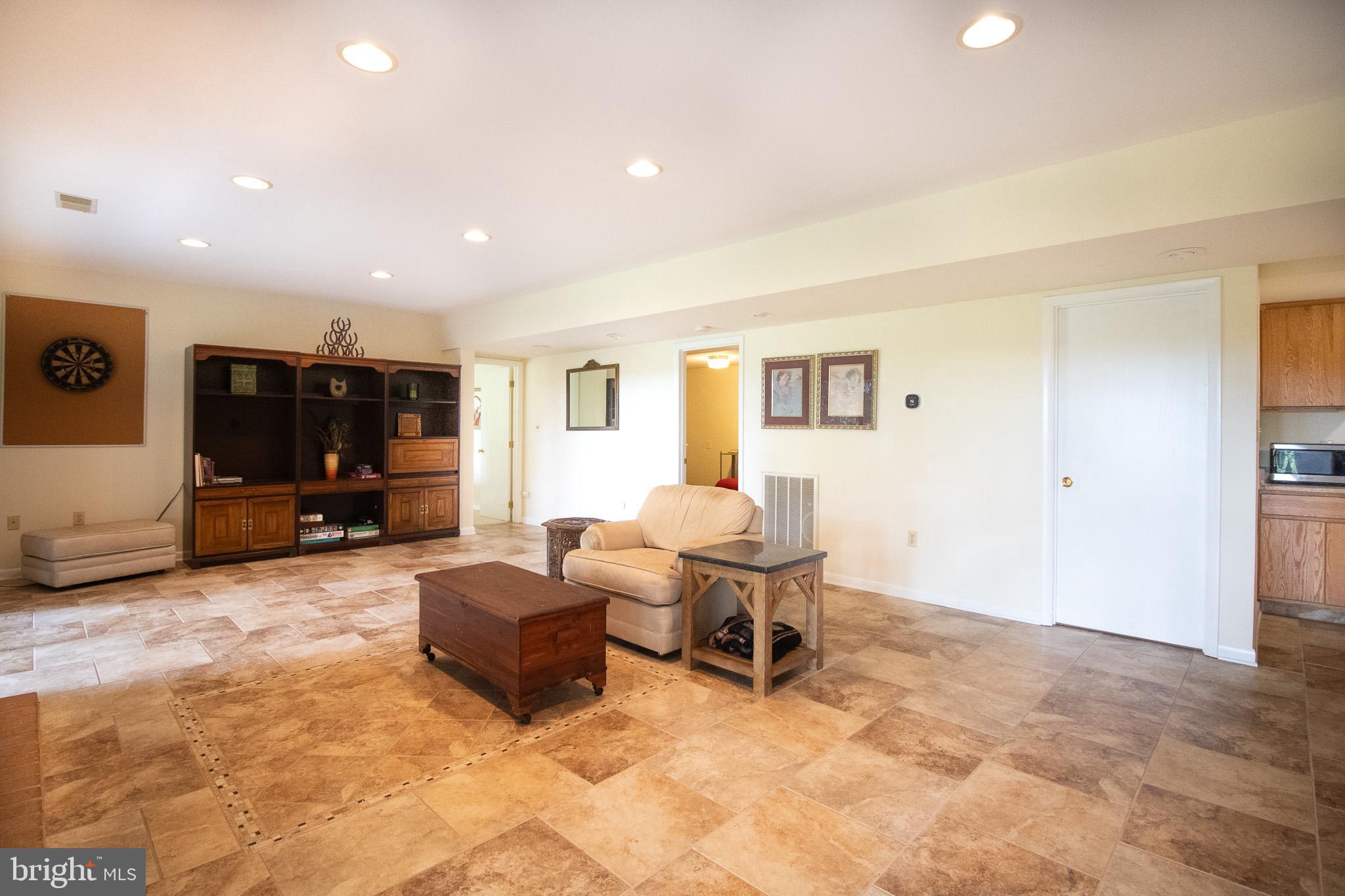 WHITINGS NECK FARM ESTATES - Residential