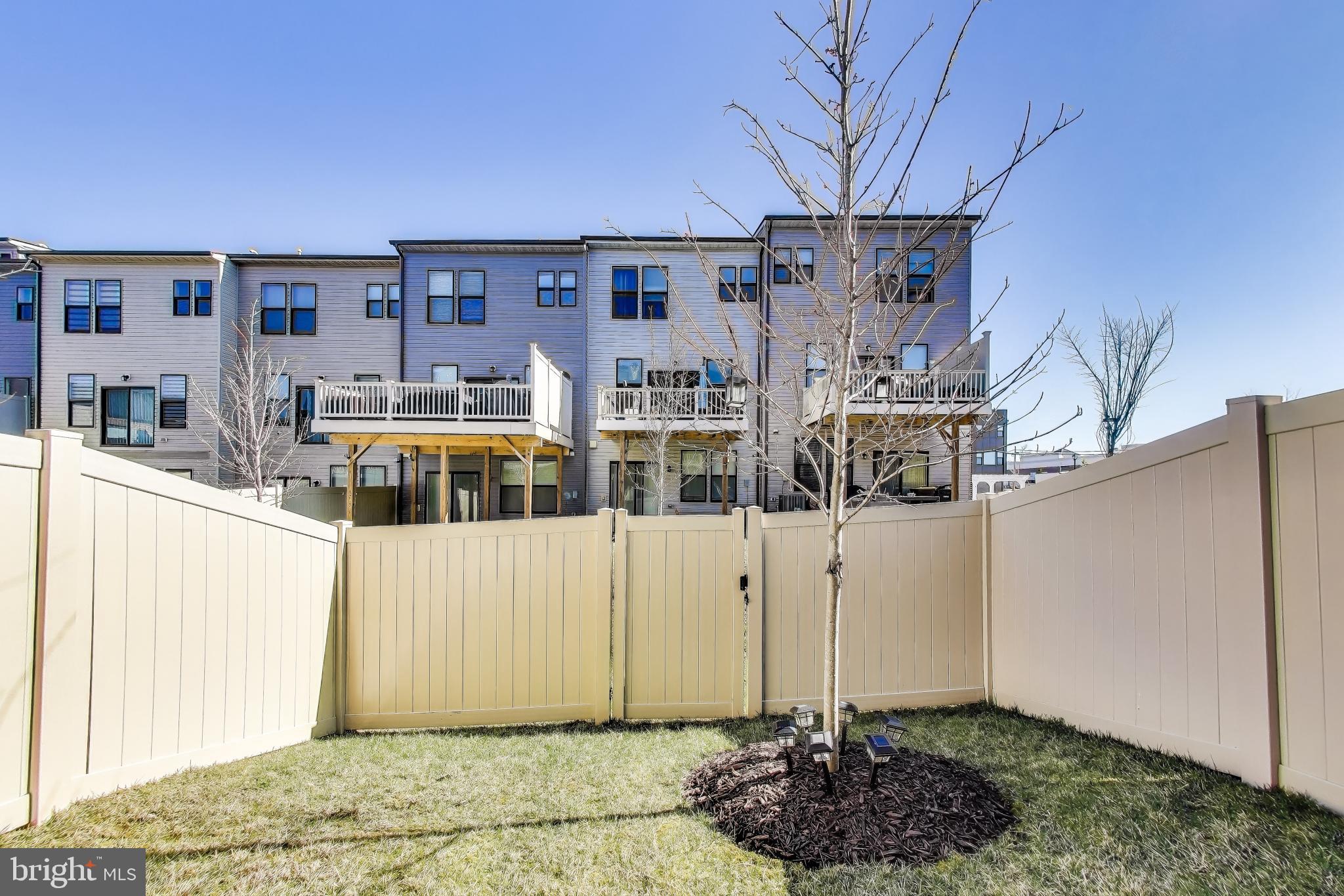 VISTA GARDENS - Residential