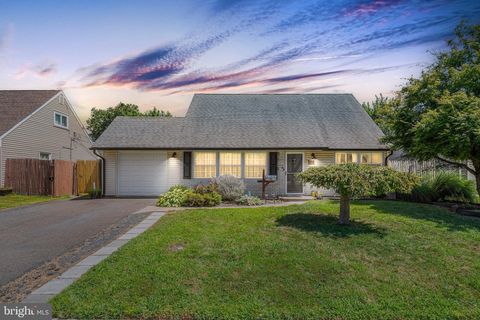 16 IRIS ROAD LEVITTOWN PA 19057