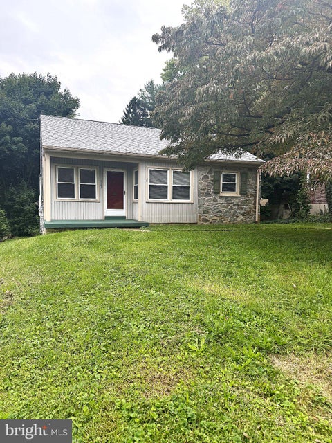 Homes For Sale - 122 Elizabeth Street<br/> Lancaster County, MILLERSVILLE, PA 17551