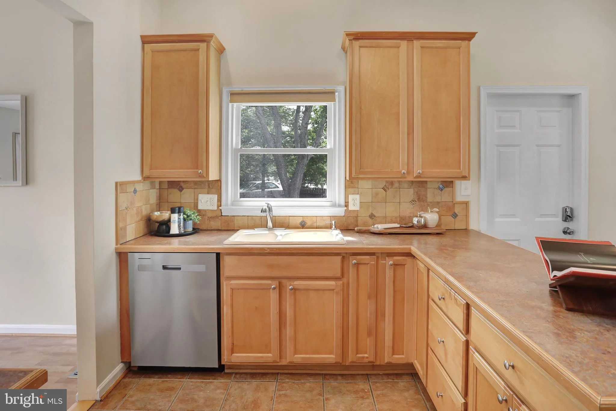 Herndon, Virginia 20170, United States, 4 Bedrooms Bedrooms, ,3 BathroomsBathrooms,Residential,Coming Soon,176888