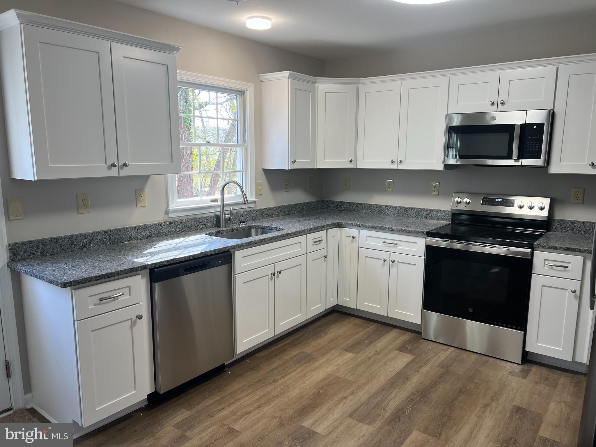 SIERRA MANOR - Residential