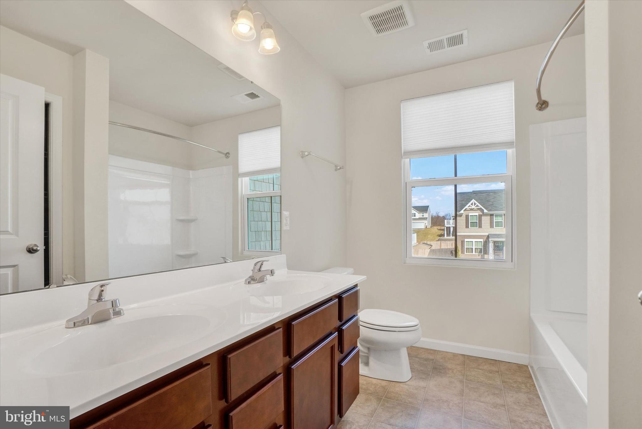 THE SEASONS - Residential