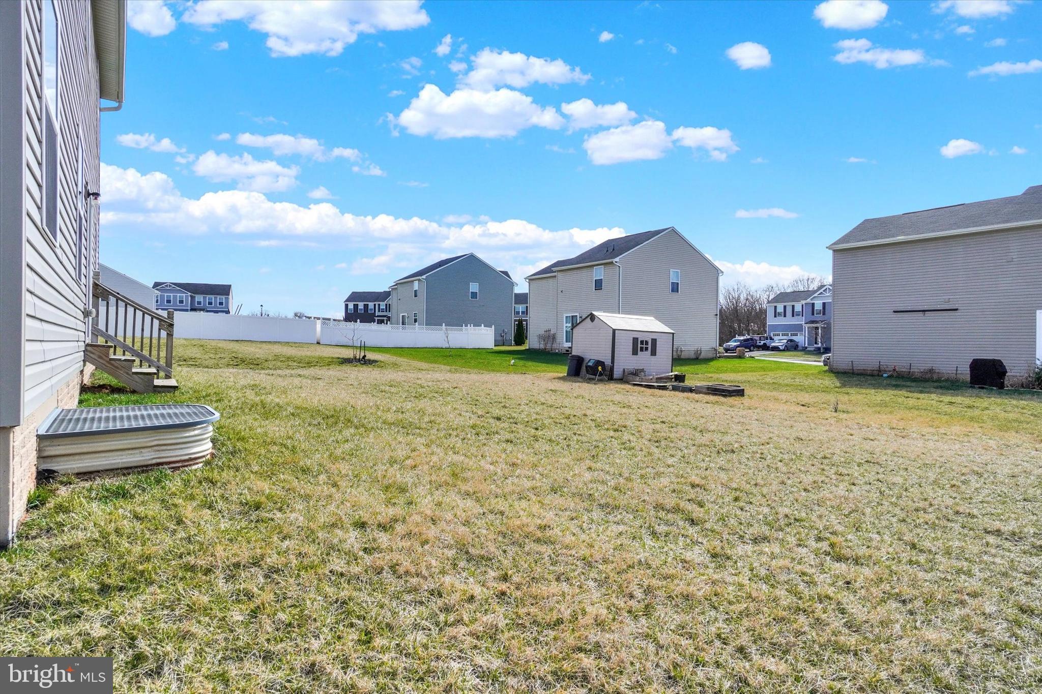 THE SEASONS - Residential