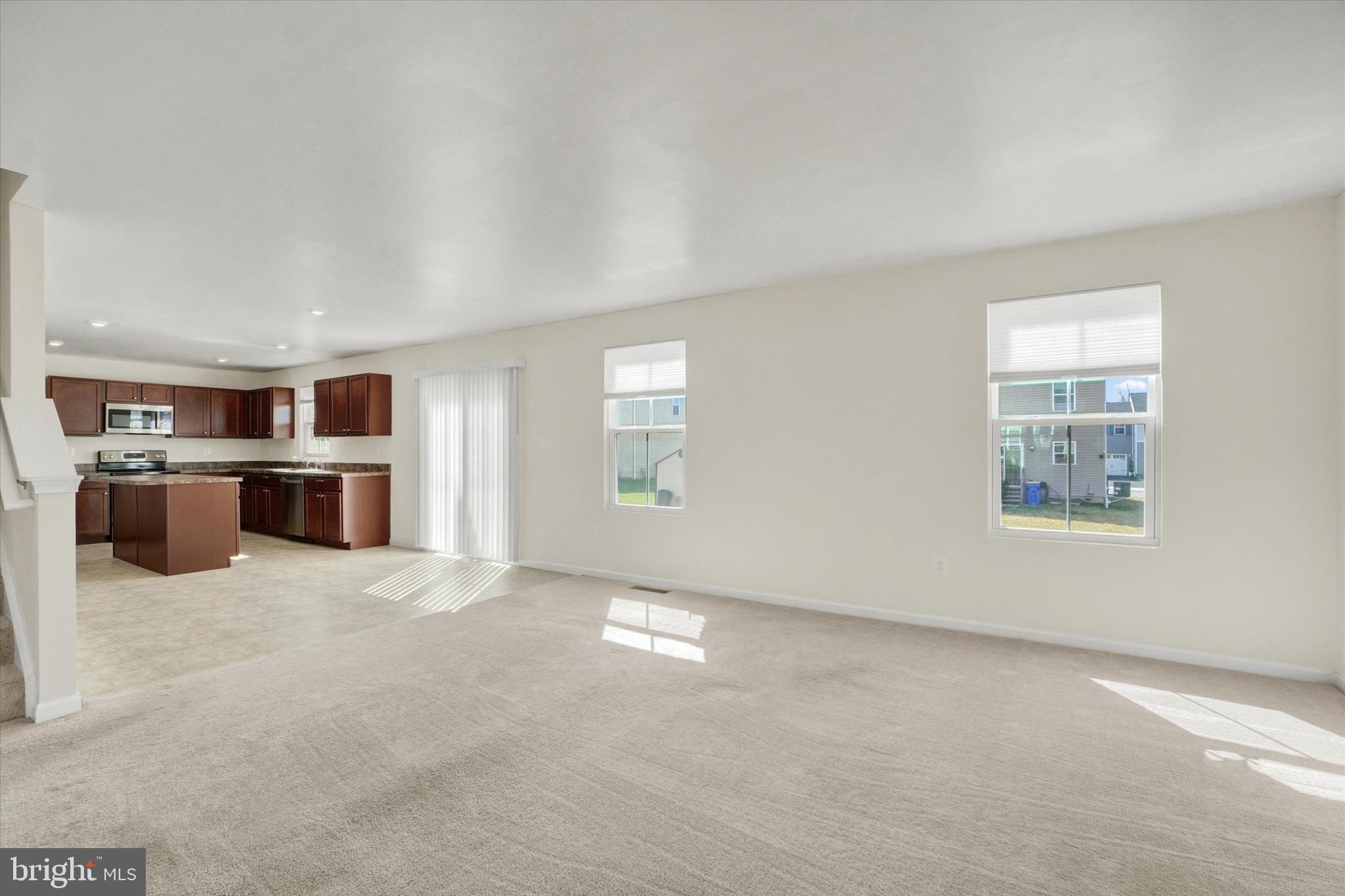 THE SEASONS - Residential