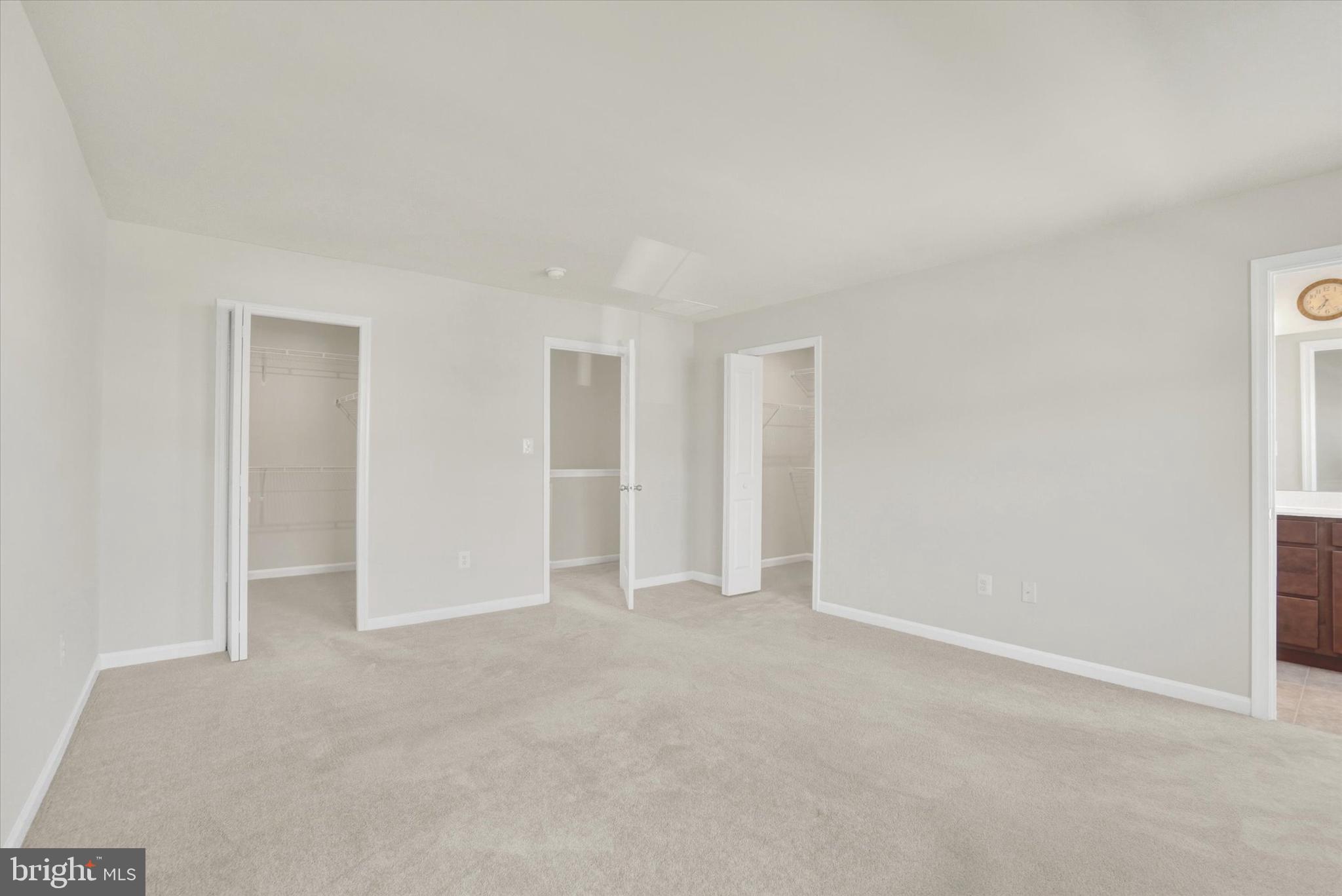 THE SEASONS - Residential