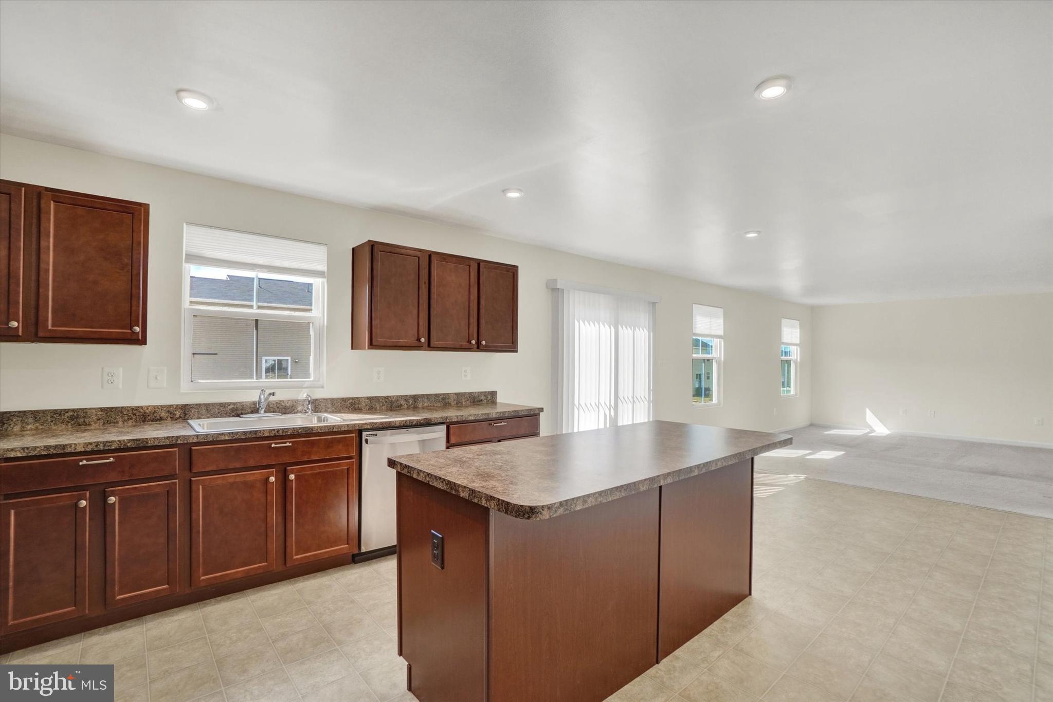 THE SEASONS - Residential