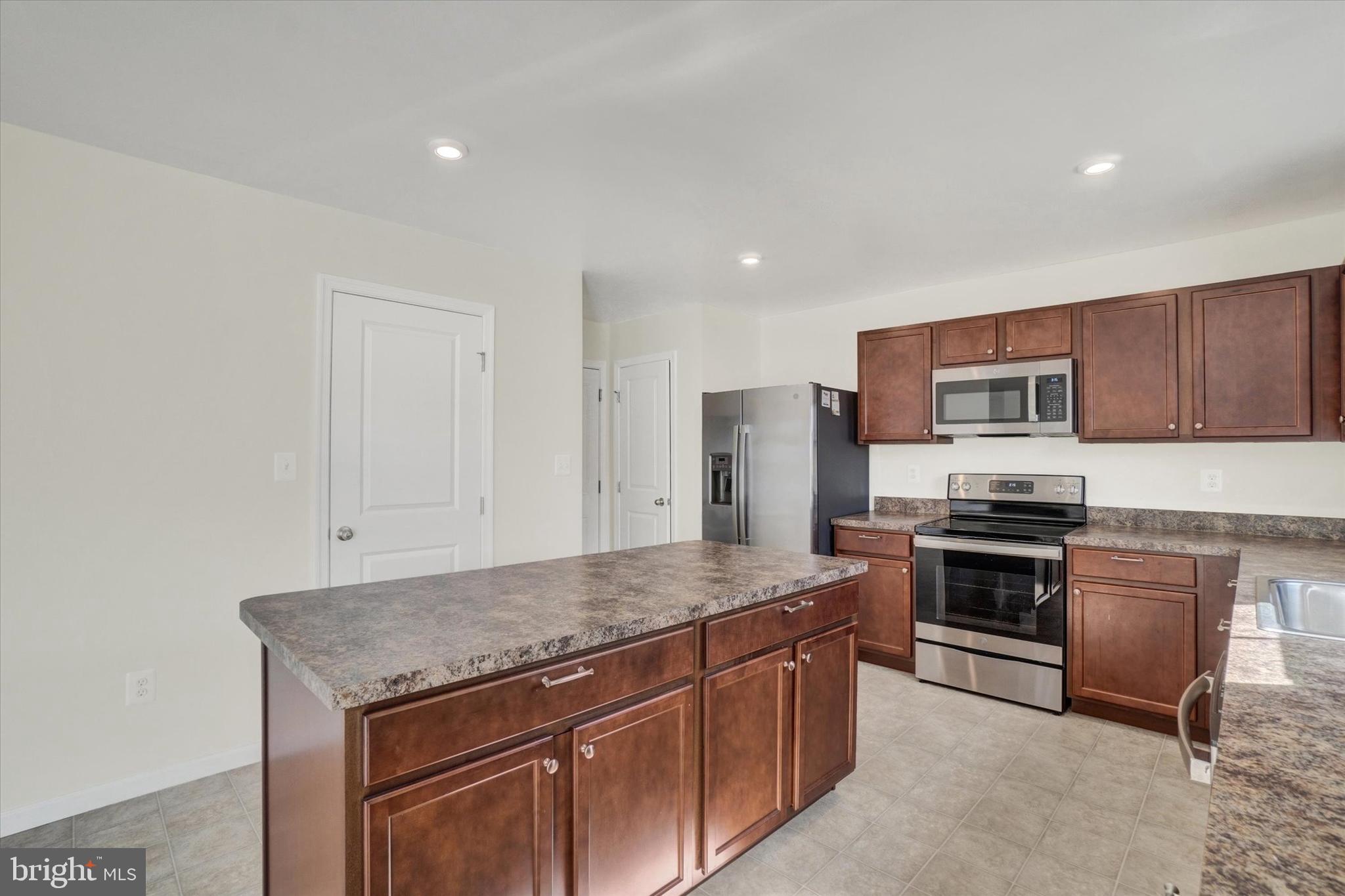 THE SEASONS - Residential