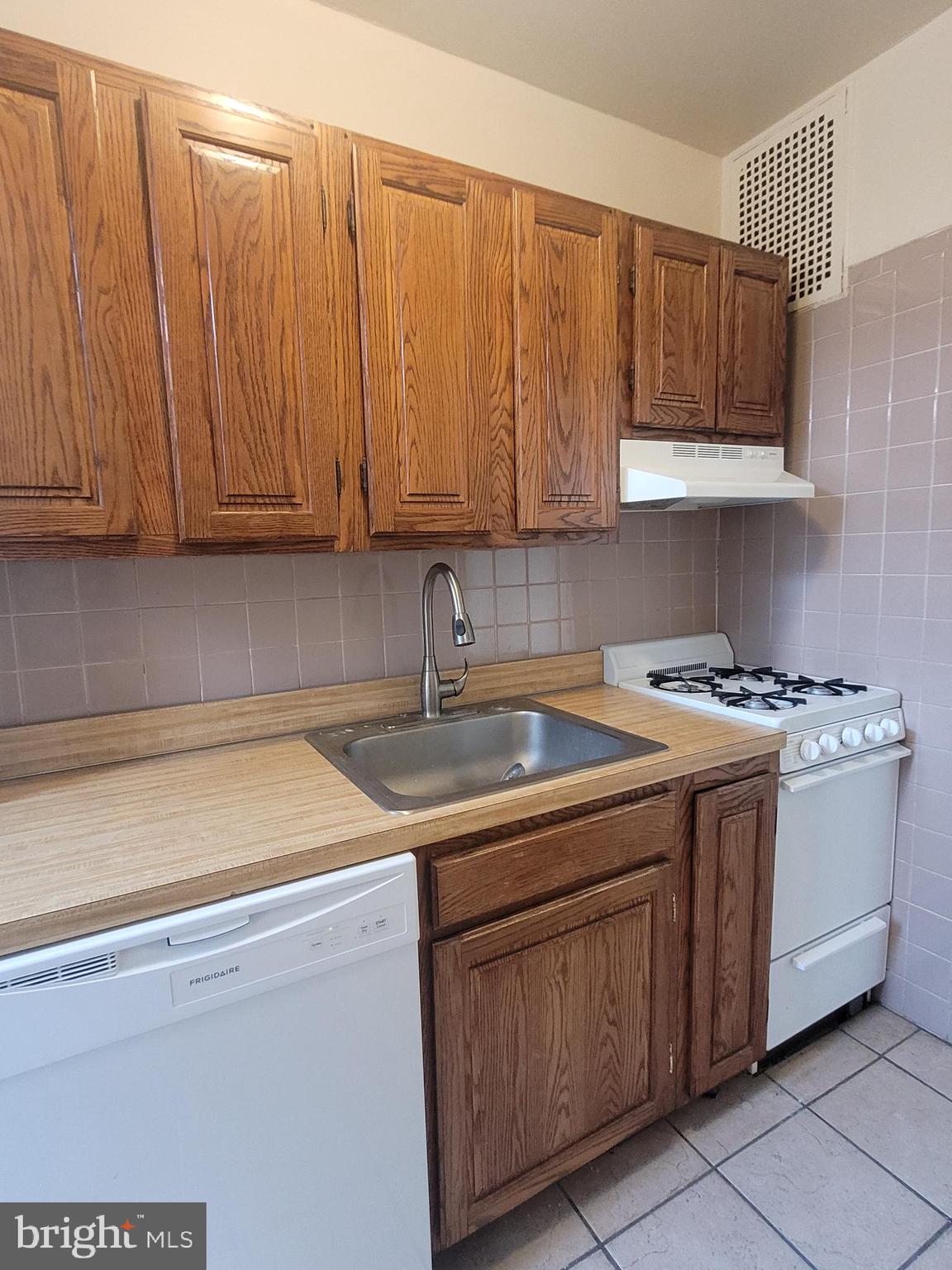 2031 LOCUST STREET 604